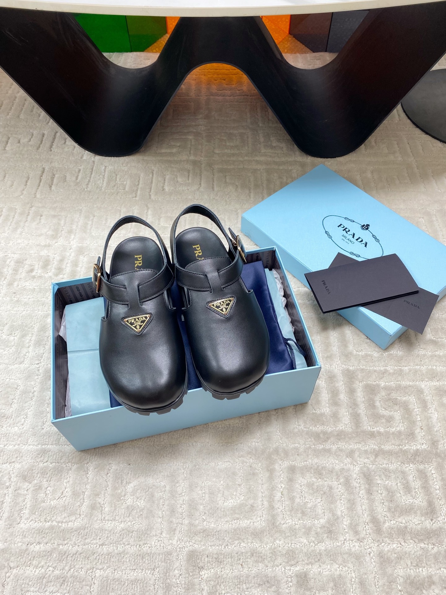 NO:404008,prada 25/ New Baotou Birken Sandals The rhythm of the counter being out of stock as soon as it is launched. There are so many internet celebrity fashion bloggers planting grass. It’s really comfortable to put on your feet, delicate, comfortable and not monotonous!  All major internet celebrities are good!  Upper: Imported beef velvet oil edge Floor pad: Sheepskin foot pad Sole: Original Tpu sole size 35-39 (40.41 custom made without return or replacement), sandals, prada, prada, sandals, sheepskin19860909prada普拉达 25/ 新款 包头 勃肯 凉鞋 专柜一上就断货的节奏 超级多的网红时尚博主种草 上脚真的太舒服了,细腻舒适又不单调！各大网红明星都有上脚！ 鞋面: 进口牛绒油边 垫脚: 羊皮垫脚 鞋底: 原版Tpu底 码数35-39（40.41定做不退不换）,凉鞋,prada,prada,sandals,sheepskin,Women's Shoes