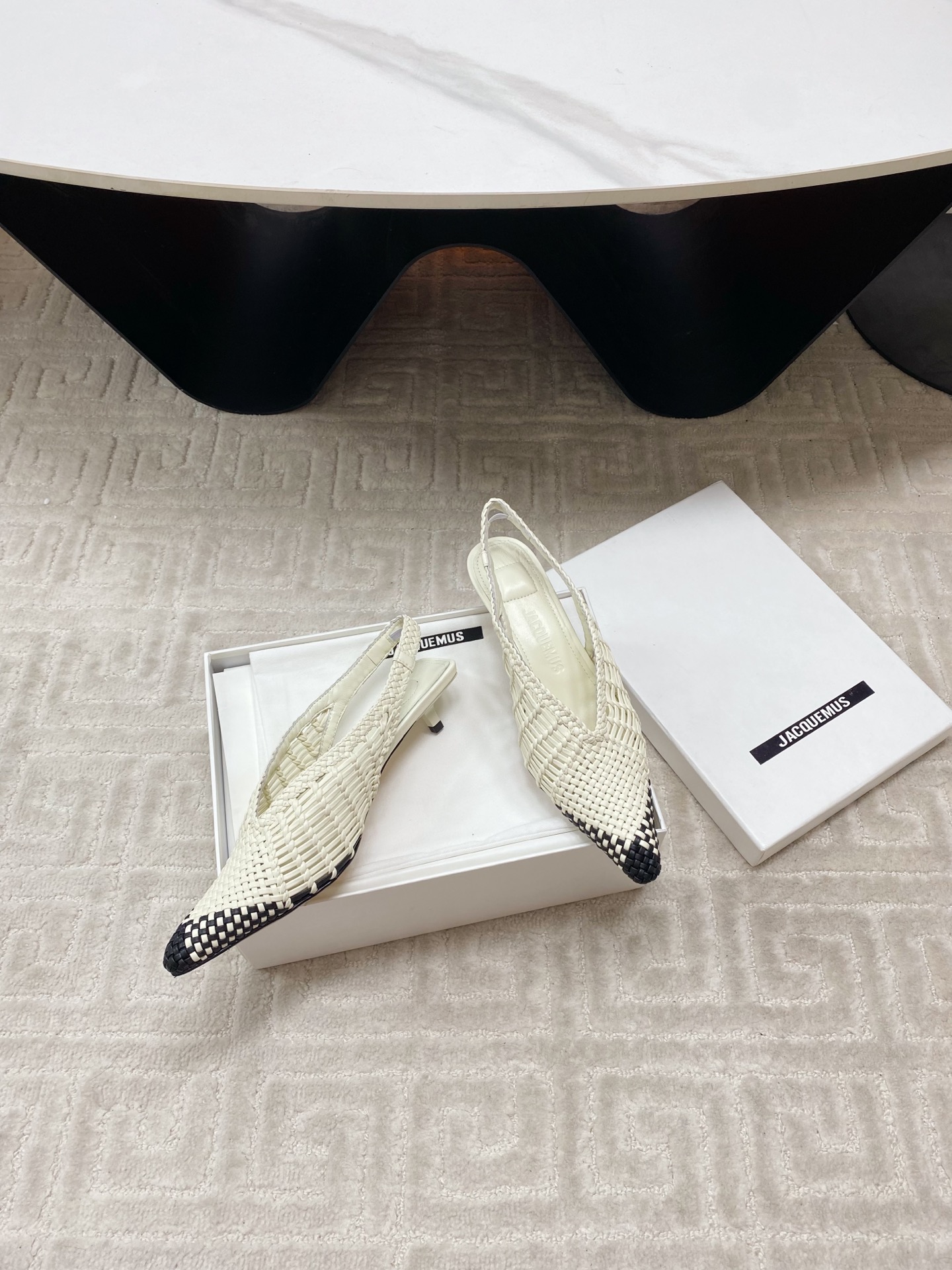 Jacquemus Spring Sandals: Sheepskin Design and Curry, Code 35-39# - 图片 3