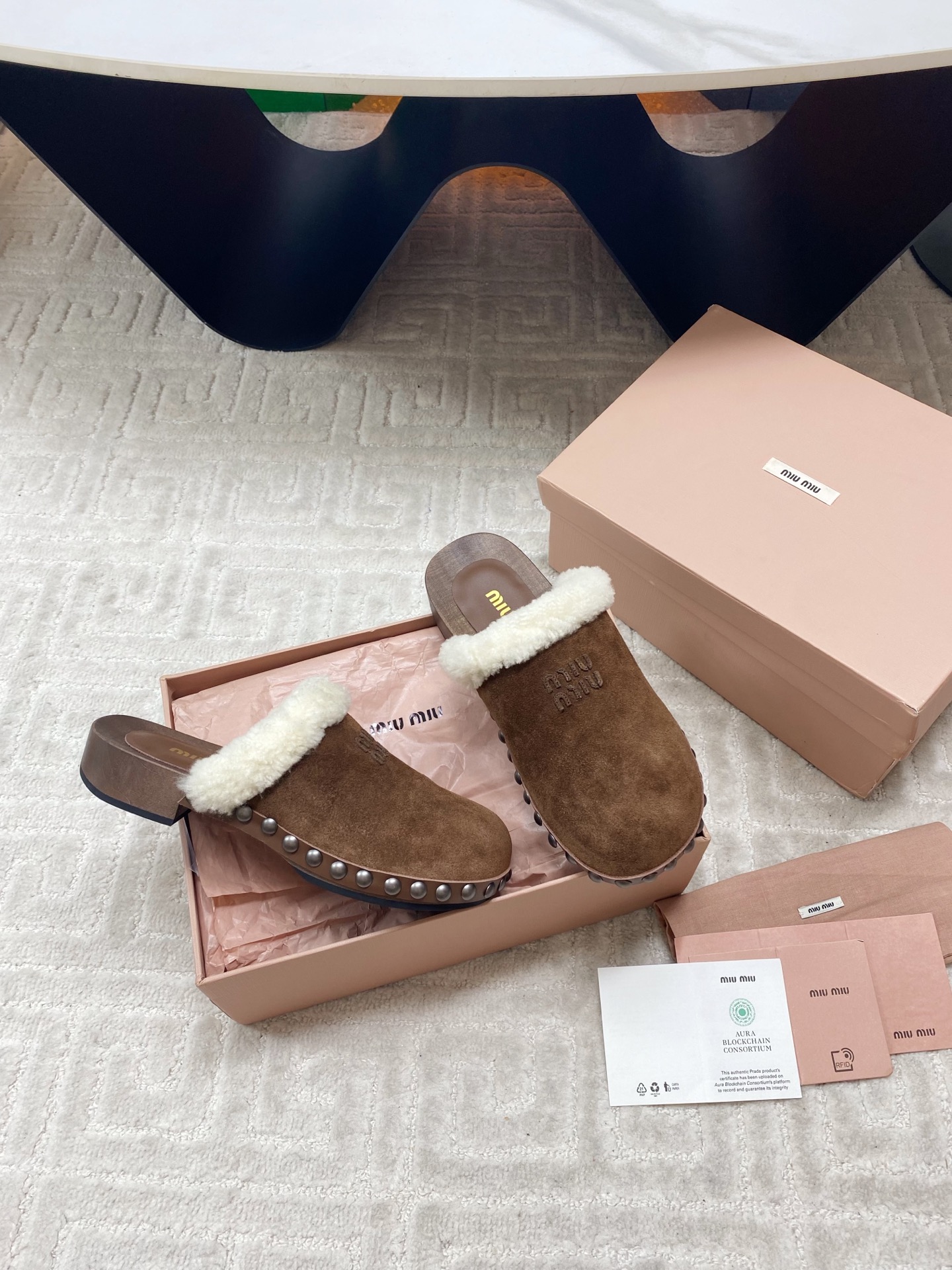 “816 Miu Miu Cotton Shoes 2025: New Winter Collection with Unique Effacery Process” - 图片 2