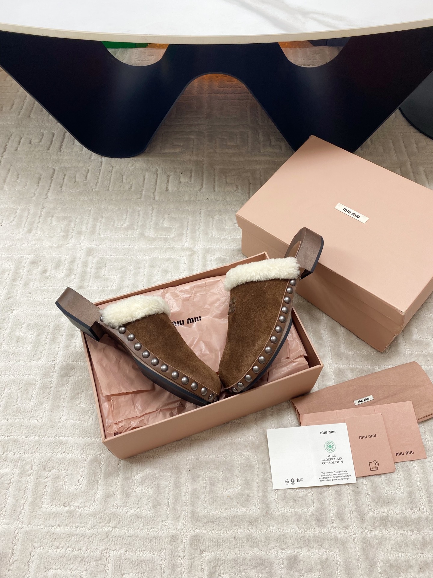 “816 Miu Miu Cotton Shoes 2025: New Winter Collection with Unique Effacery Process” - 图片 8