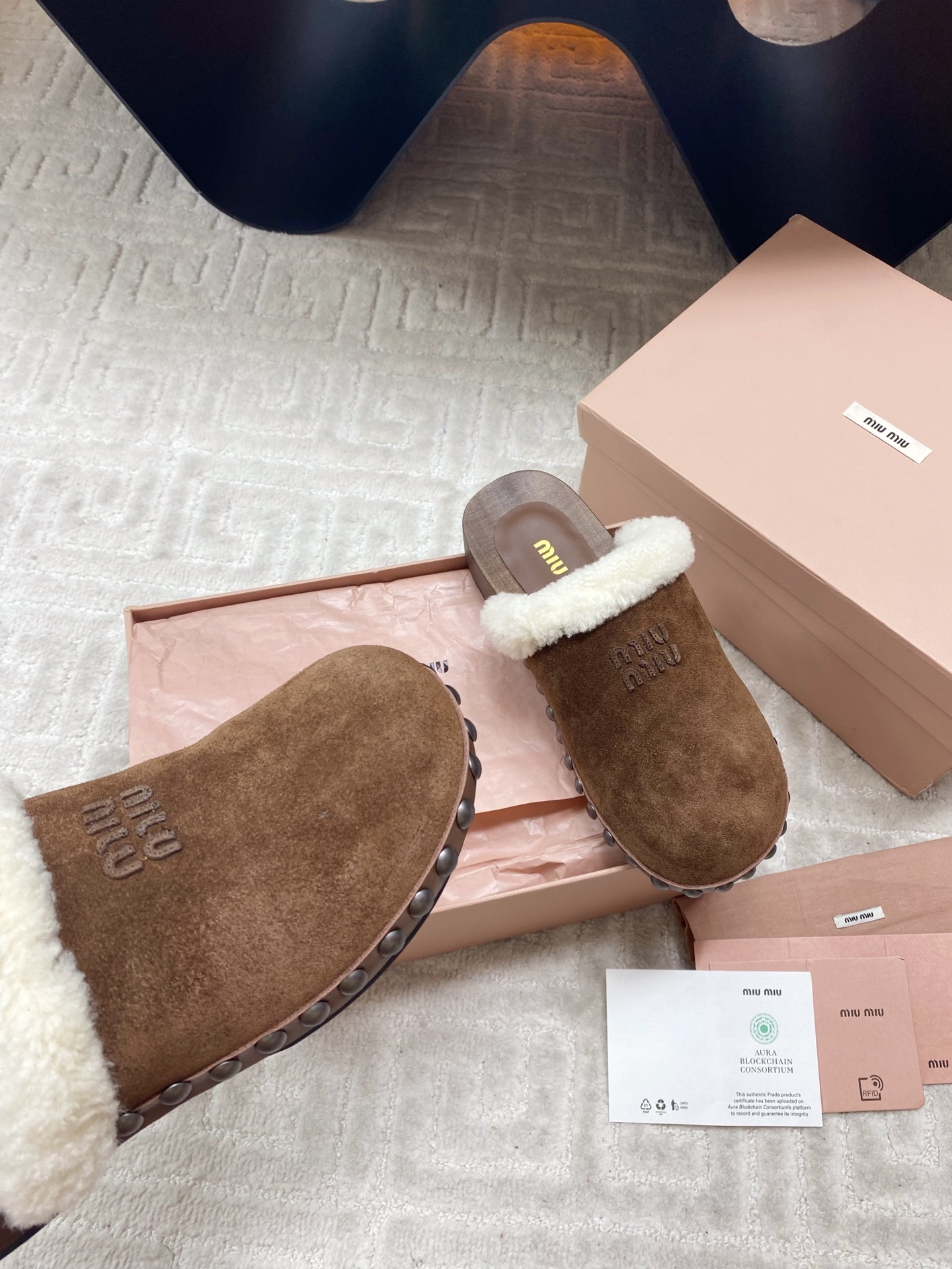 “816 Miu Miu Cotton Shoes 2025: New Winter Collection with Unique Effacery Process” - 图片 5