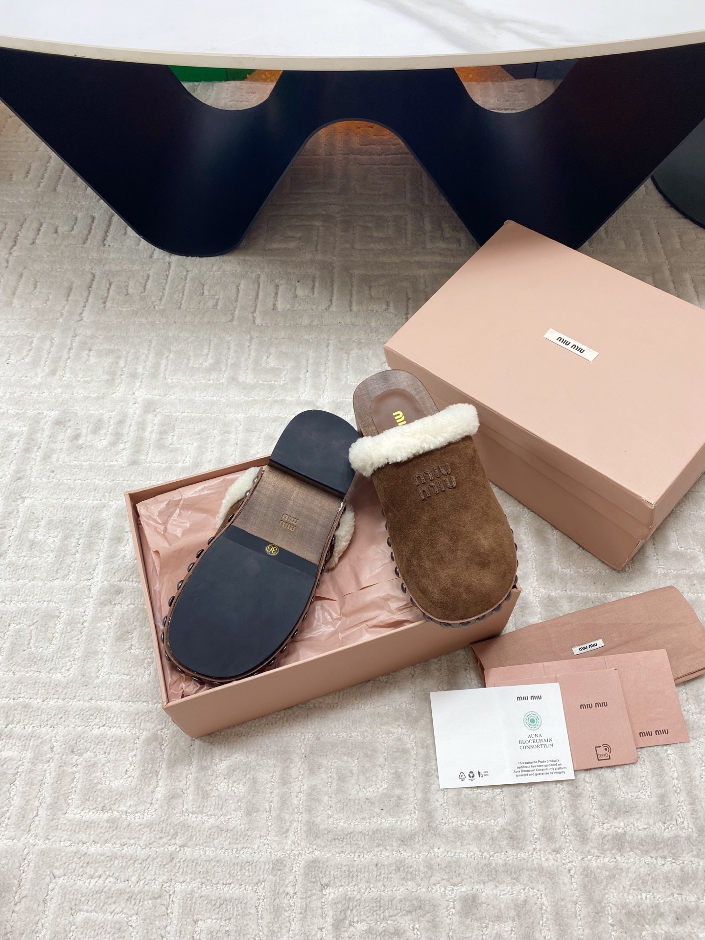 “816 Miu Miu Cotton Shoes 2025: New Winter Collection with Unique Effacery Process” - 图片 9