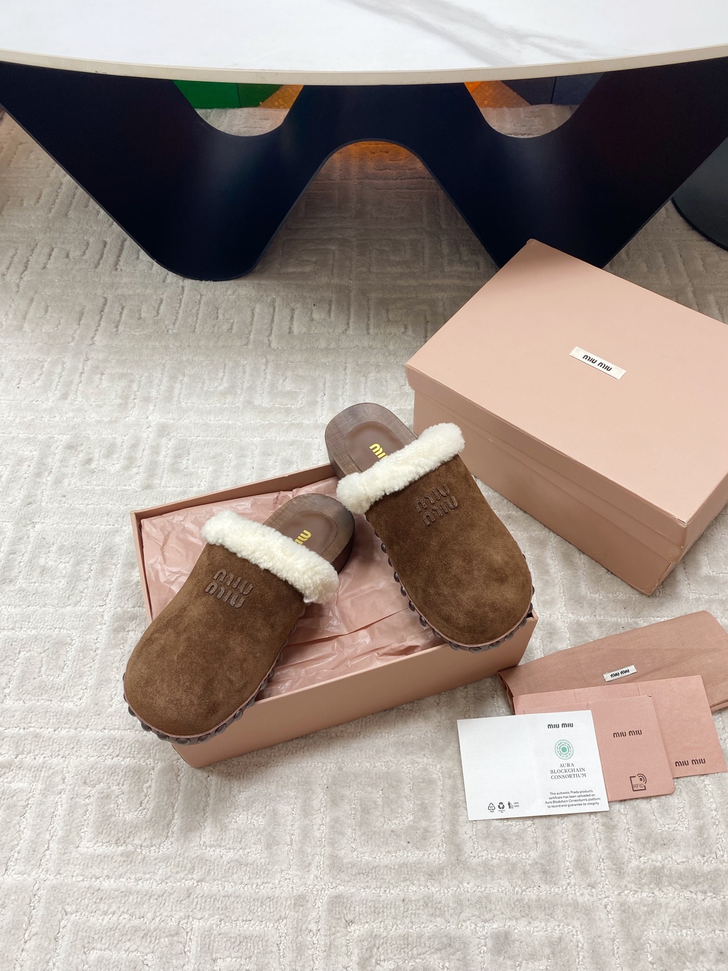 “816 Miu Miu Cotton Shoes 2025: New Winter Collection with Unique Effacery Process” - 图片 3
