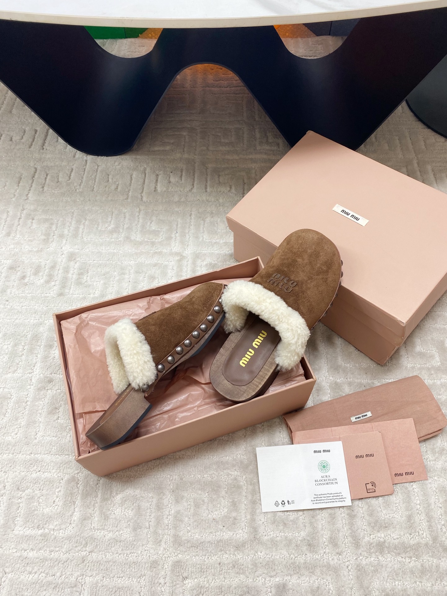 “816 Miu Miu Cotton Shoes 2025: New Winter Collection with Unique Effacery Process” - 图片 7
