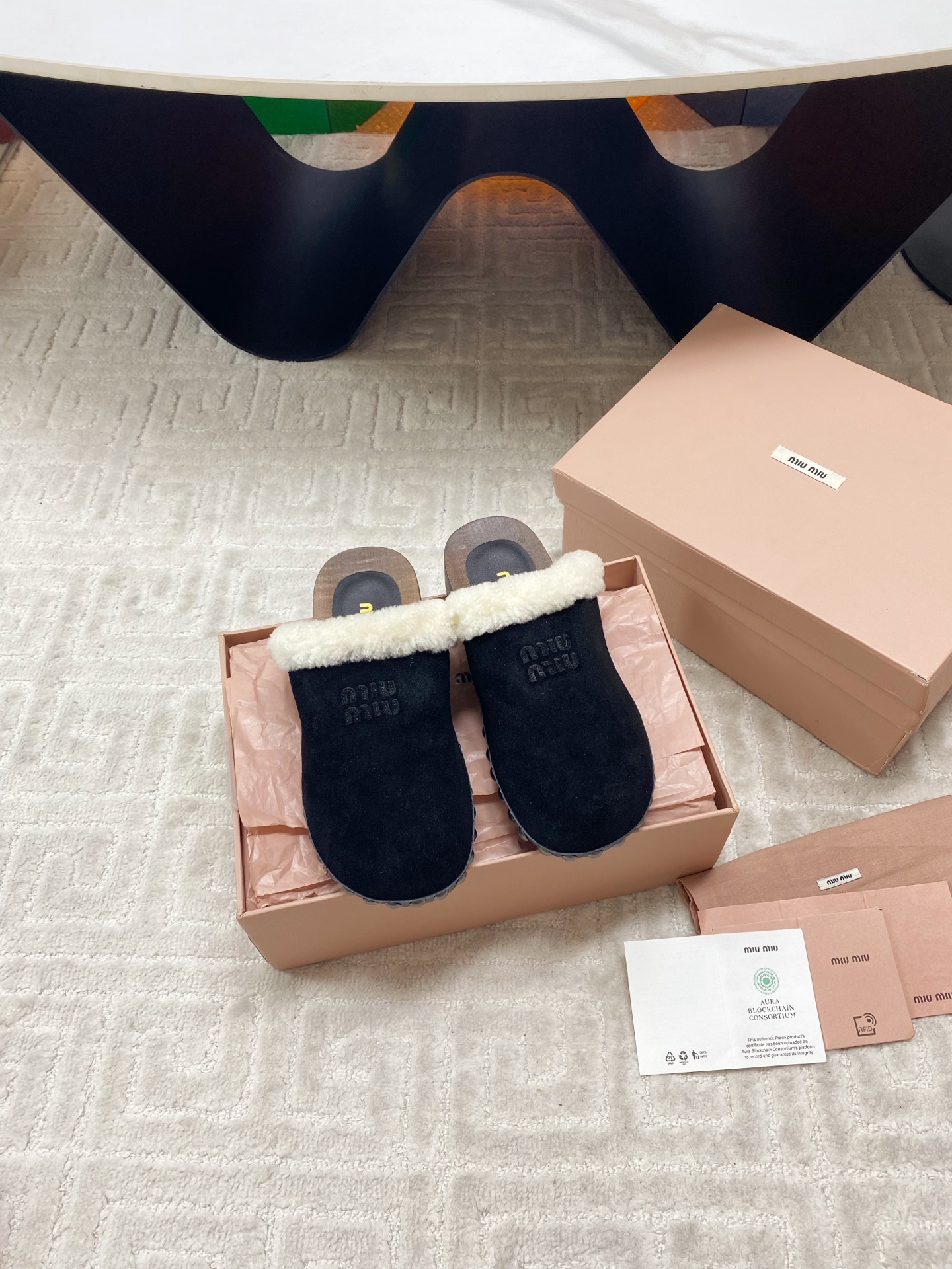 “Miu Miu 2025 Winter Cotton Shoes: Unique Effacery Process, Modern Styles, Imported Wool, Original Soles – Size 35-39” - 图片 1