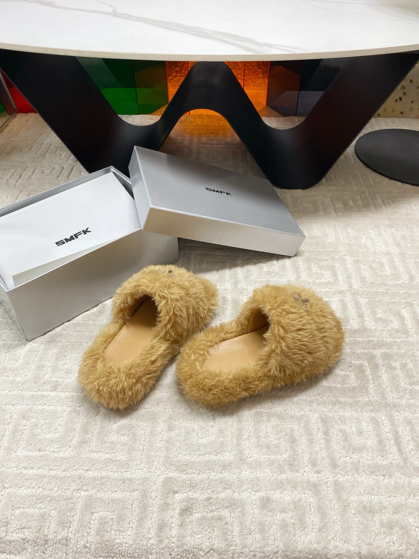 “SMFK Hairy Bottom Slippers: Icelandic Fur, Unique Design, Size 35-39” - 图片 8