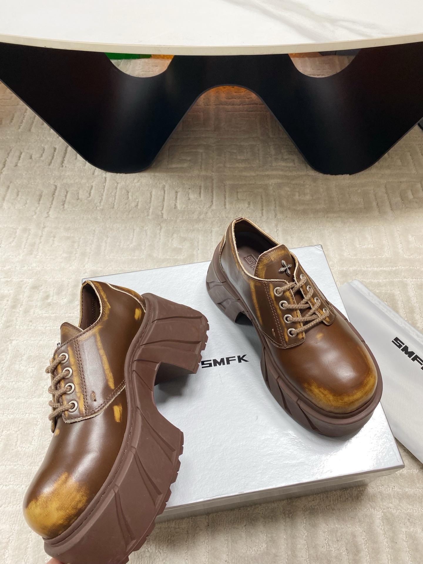 Title: New SMFK P624 Leisure Shoes Collection Overview Summary: SMFK P624 shoes feature thick bases, soft and cozy materials, perfect colors, and come in various styles. - 图片 2