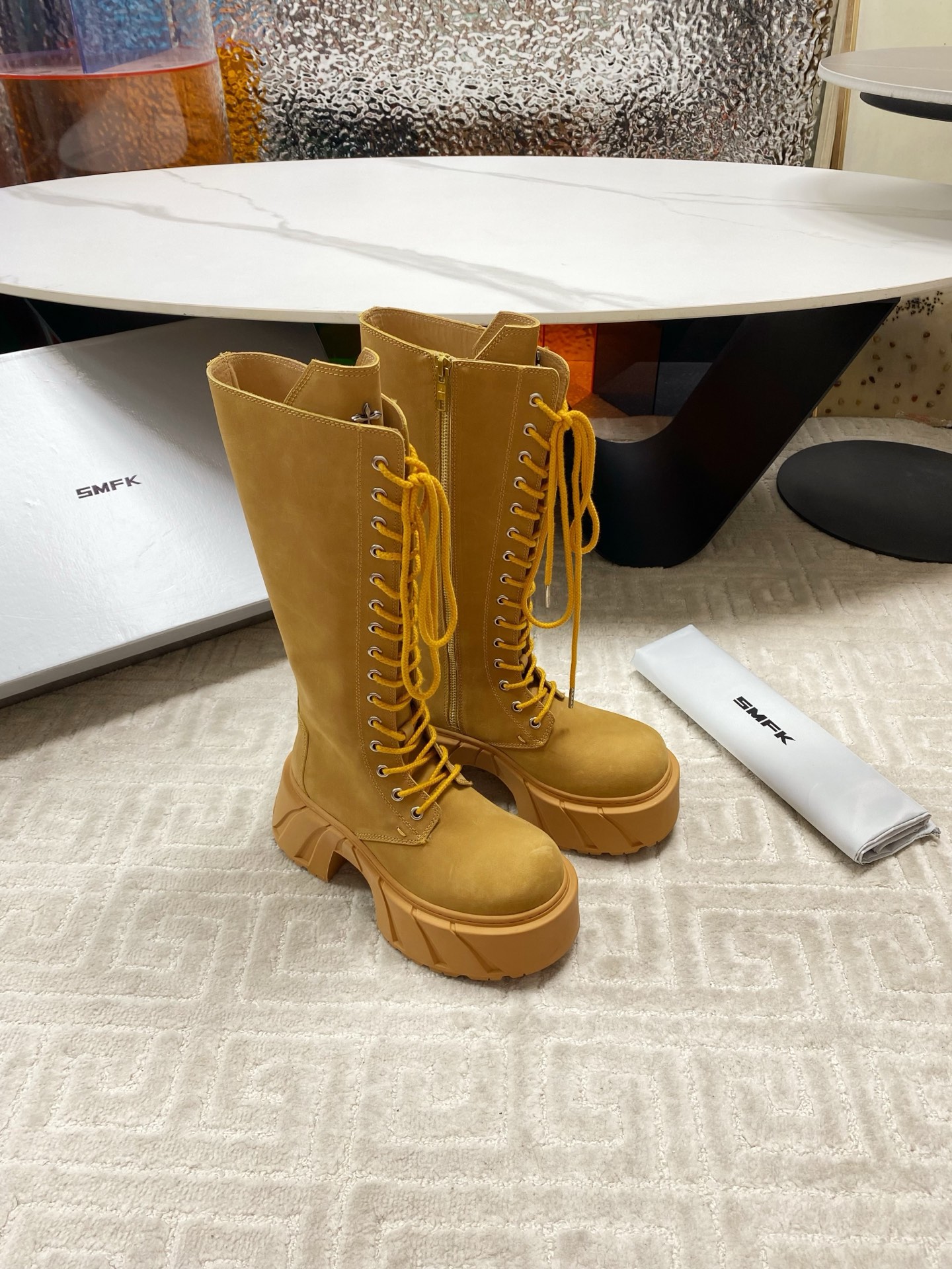 “Fresh Leisure Shoes: Gospel of Shorty Collection with Long Boots, Derby Shoes, and Thick Base for Spring/Summer”