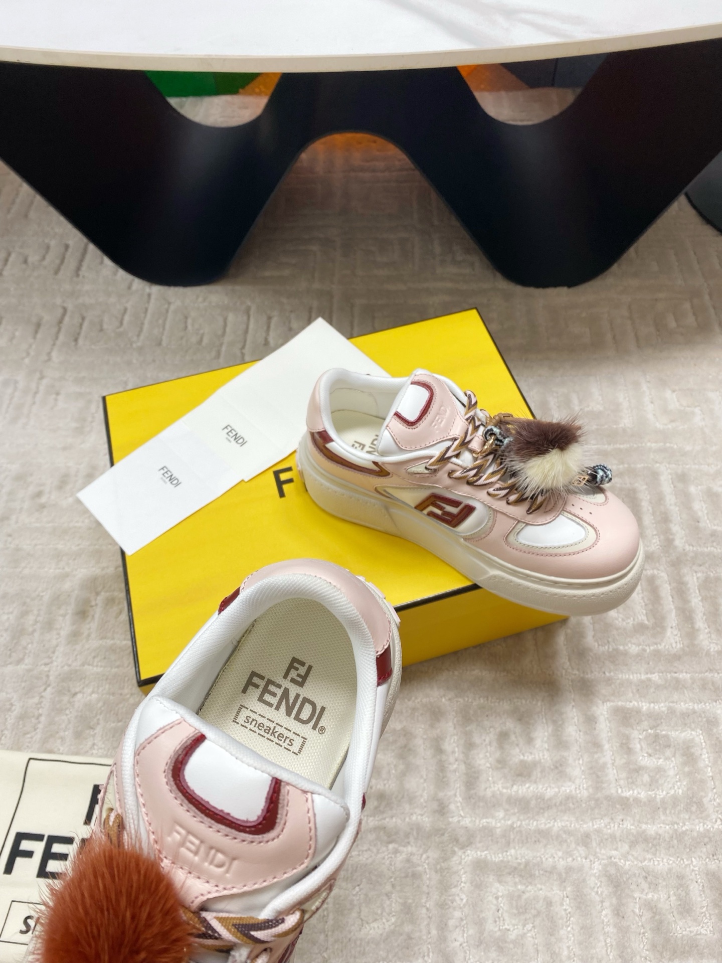 “Fendi FD Match Falcon Sneakers: New Version with Skin Fusions and Retro Design for Women 35-39” - 图片 6