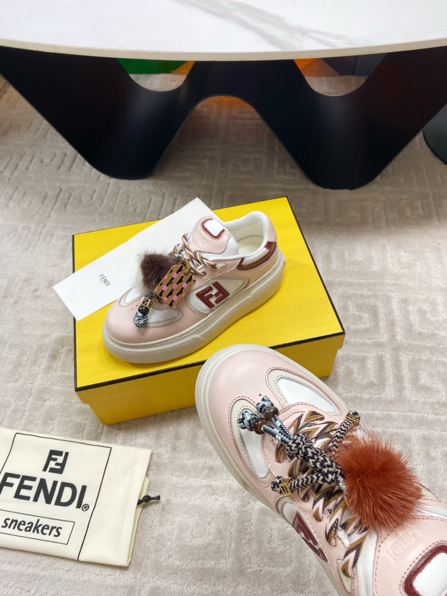 “Fendi FD Match Falcon Sneakers: New Version with Skin Fusions and Retro Design for Women 35-39” - 图片 5