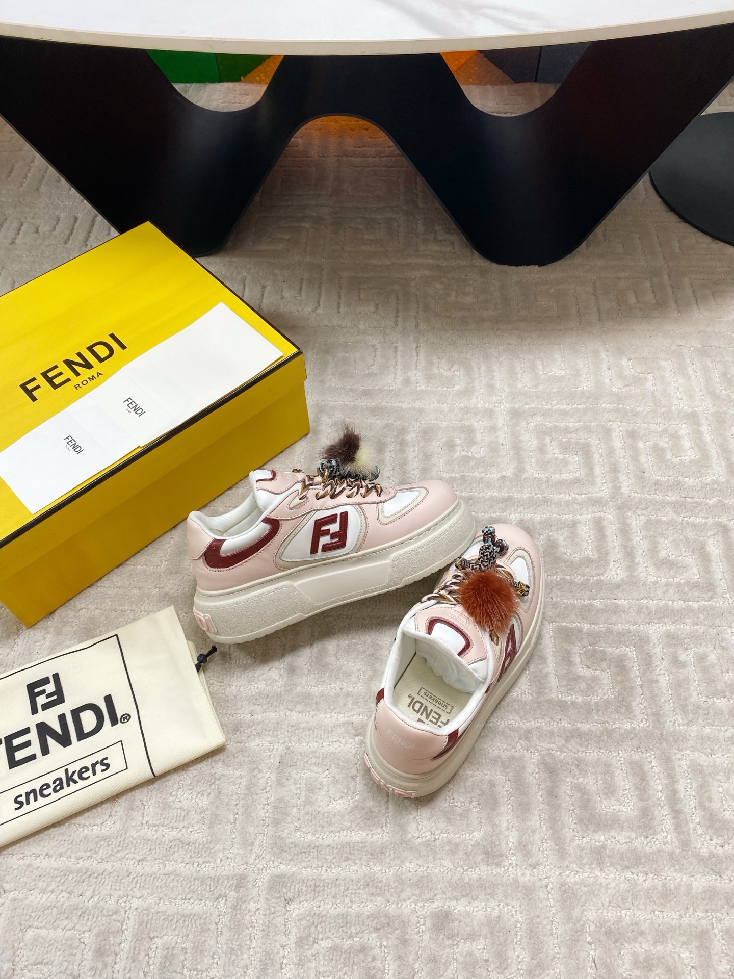 “Fendi FD Match Falcon Sneakers: New Version with Skin Fusions and Retro Design for Women 35-39” - 图片 3