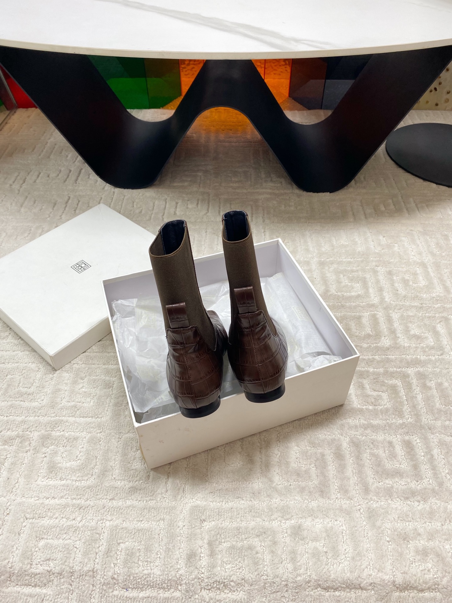 “Toteme Stylish Boots: Custom-made, Colorful Designs in Fine Leather, Imported Sizes” - 图片 6