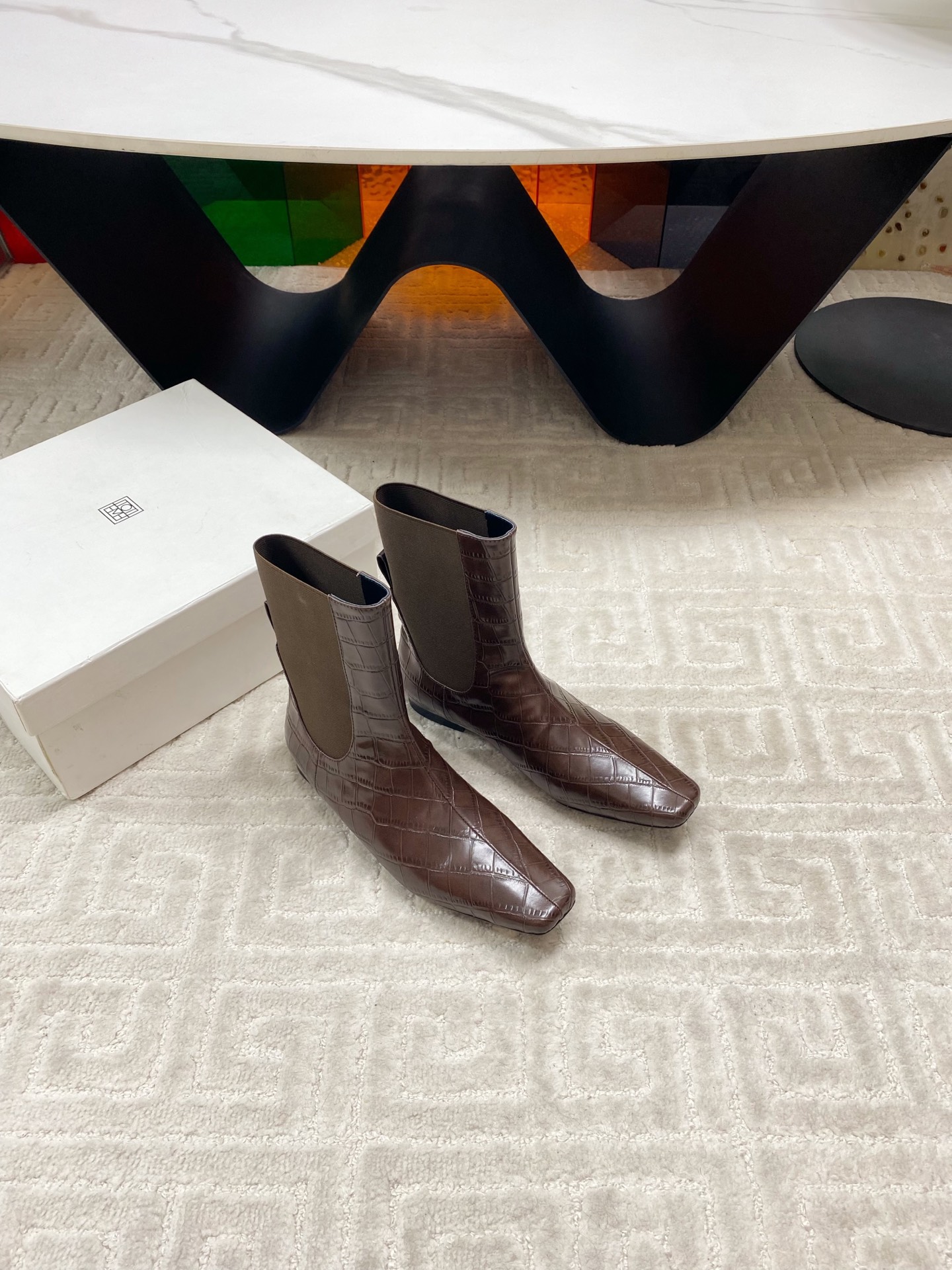 “Toteme Stylish Boots: Custom-made, Colorful Designs in Fine Leather, Imported Sizes”