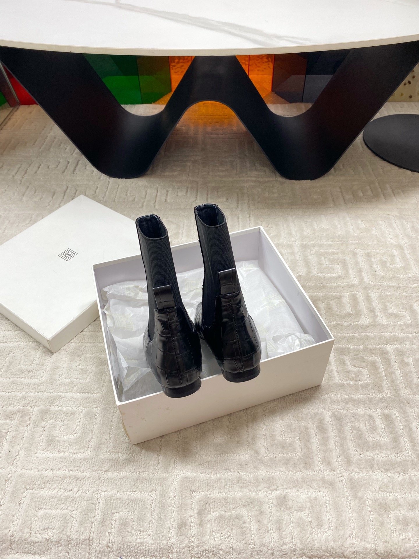 “Custom-Made Stylish Toteme Boots with Colorful Designs and Premium Materials: Imported, Size 35-39 (40,41 Available)” - 图片 6