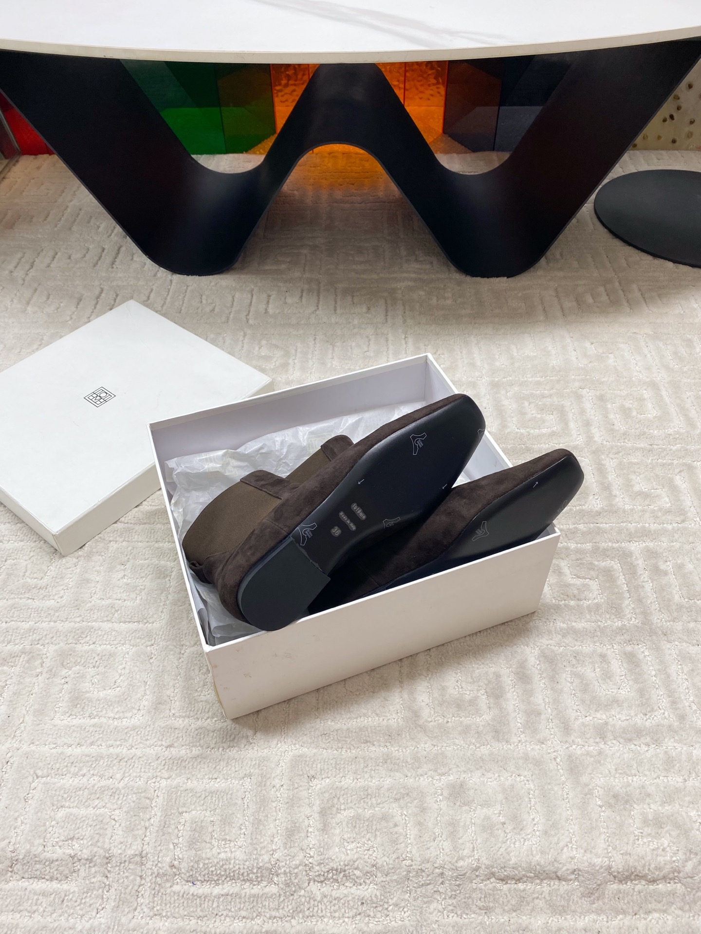 “Toteme Stylish Boots: Custom-made with Oxen-skin and Goose-shield Kyoyo Fabric, Imported in Sizes 35-39” - 图片 9