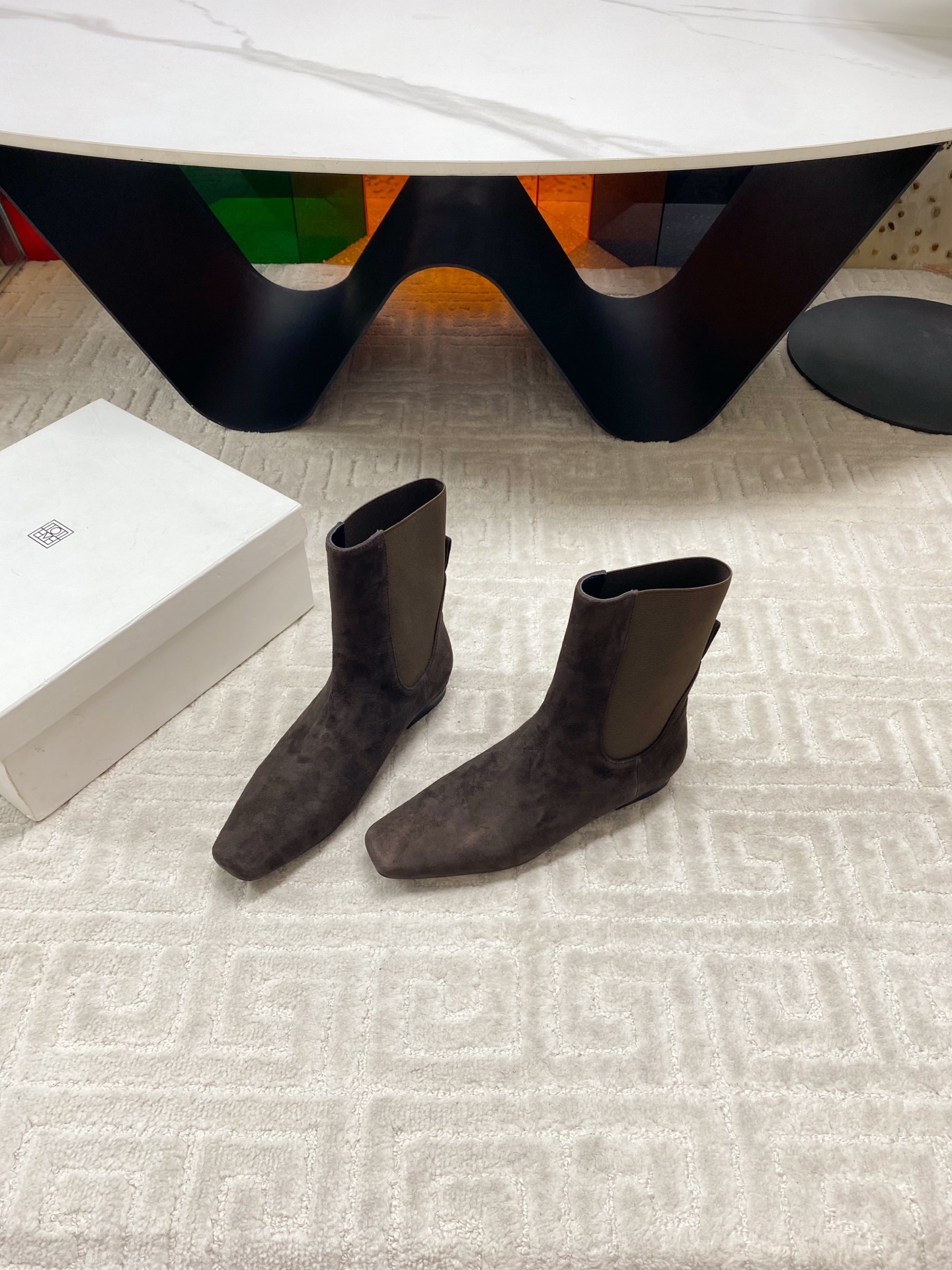 “Toteme Stylish Boots: Custom-made with Oxen-skin and Goose-shield Kyoyo Fabric, Imported in Sizes 35-39” - 图片 2