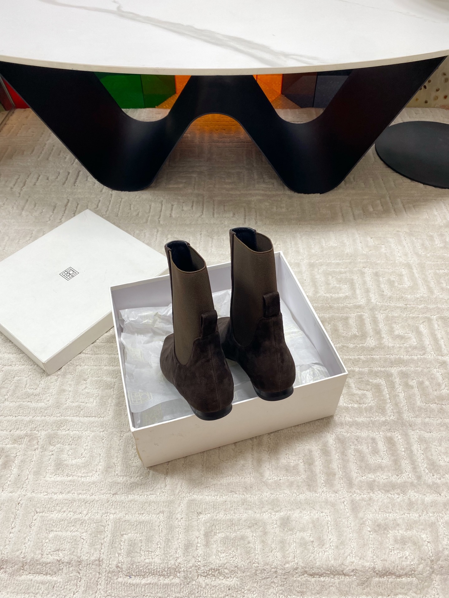 “Toteme Stylish Boots: Custom-made with Oxen-skin and Goose-shield Kyoyo Fabric, Imported in Sizes 35-39” - 图片 7