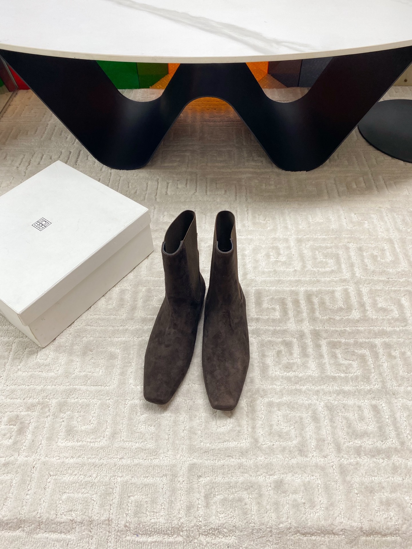“Toteme Stylish Boots: Custom-made with Oxen-skin and Goose-shield Kyoyo Fabric, Imported in Sizes 35-39” - 图片 5
