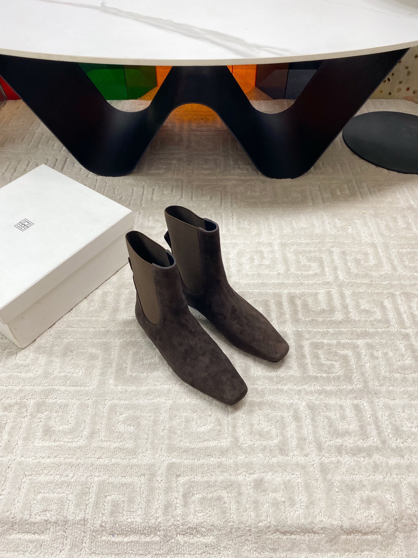 “Toteme Stylish Boots: Custom-made with Oxen-skin and Goose-shield Kyoyo Fabric, Imported in Sizes 35-39” - 图片 1