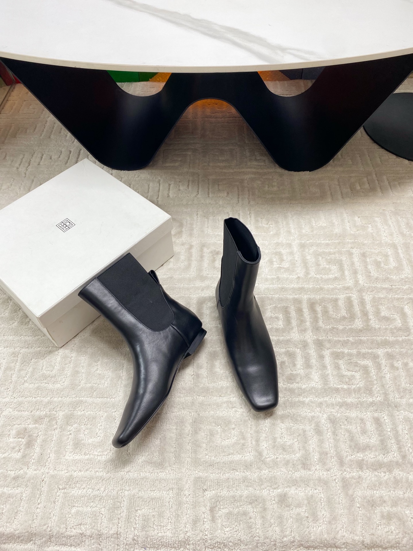 Handcrafted Colorful and Stylish Boots in Unique Materials: Toteme’s Original Designs - 图片 3