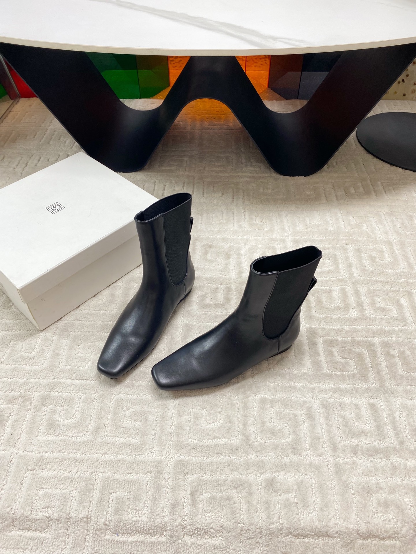 Handcrafted Colorful and Stylish Boots in Unique Materials: Toteme’s Original Designs - 图片 2