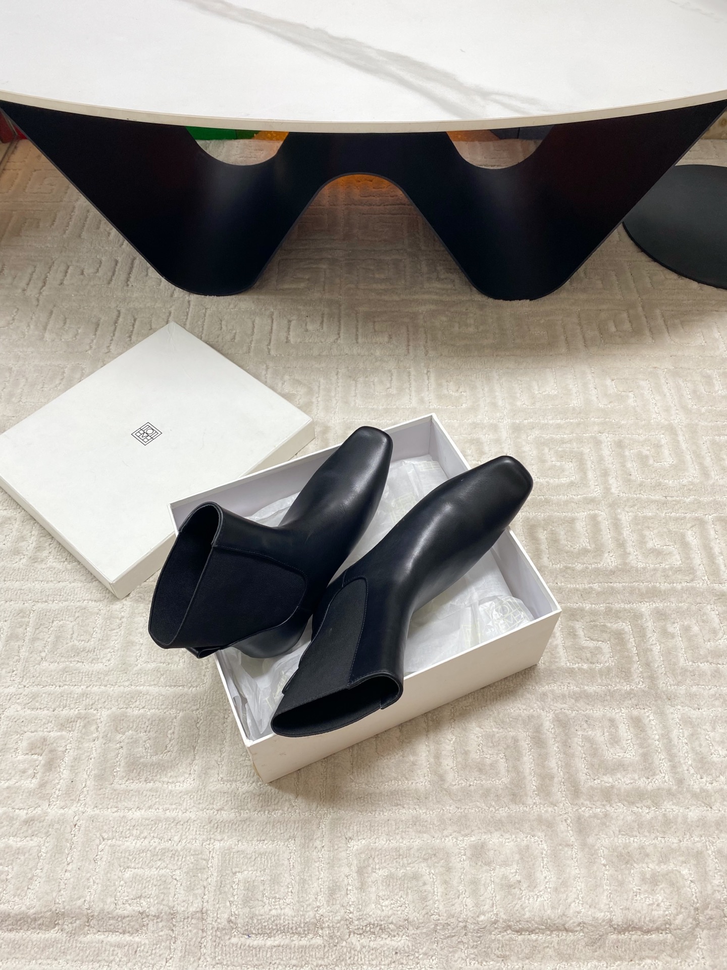 Handcrafted Colorful and Stylish Boots in Unique Materials: Toteme’s Original Designs - 图片 5