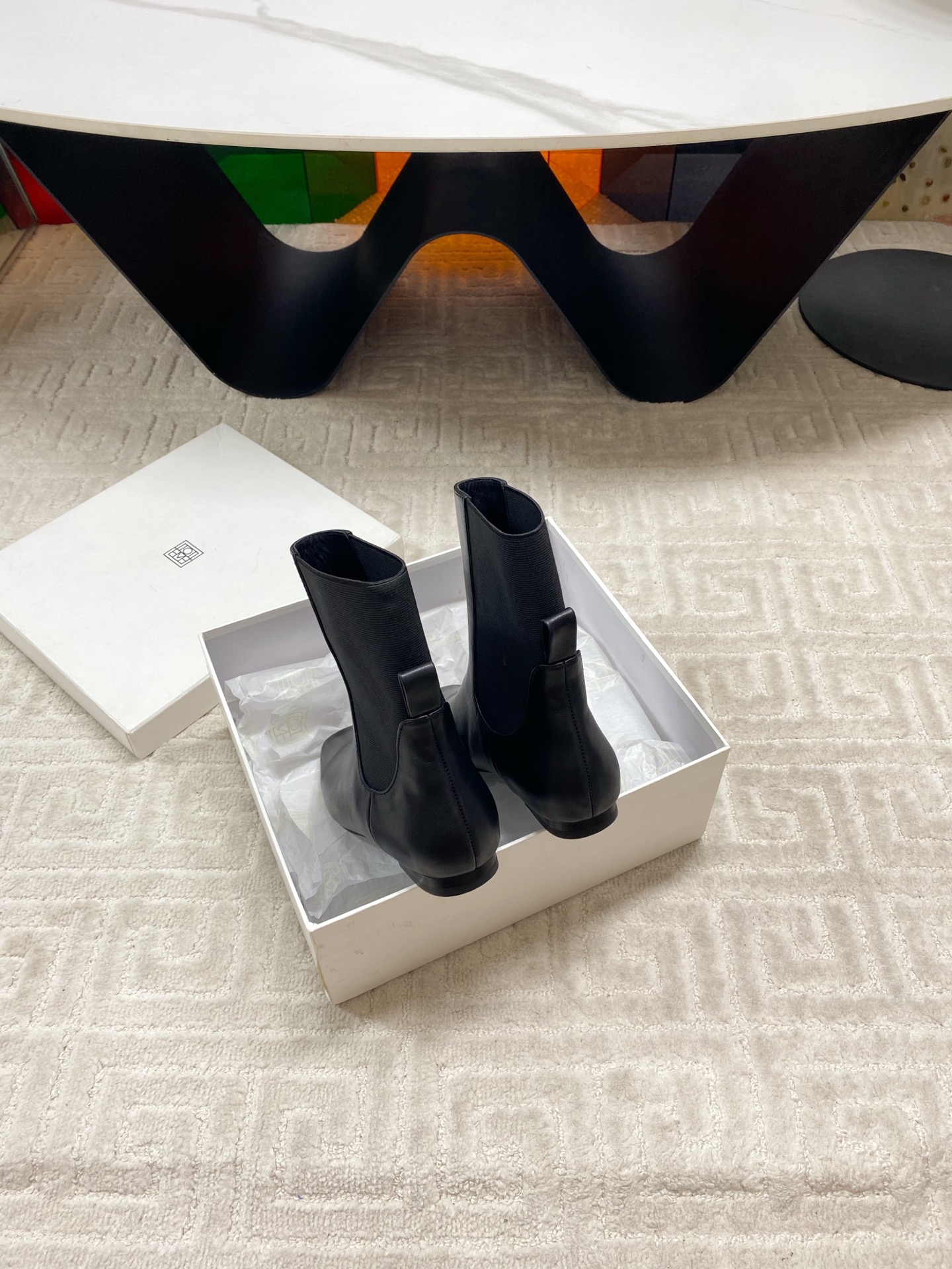Handcrafted Colorful and Stylish Boots in Unique Materials: Toteme’s Original Designs - 图片 6