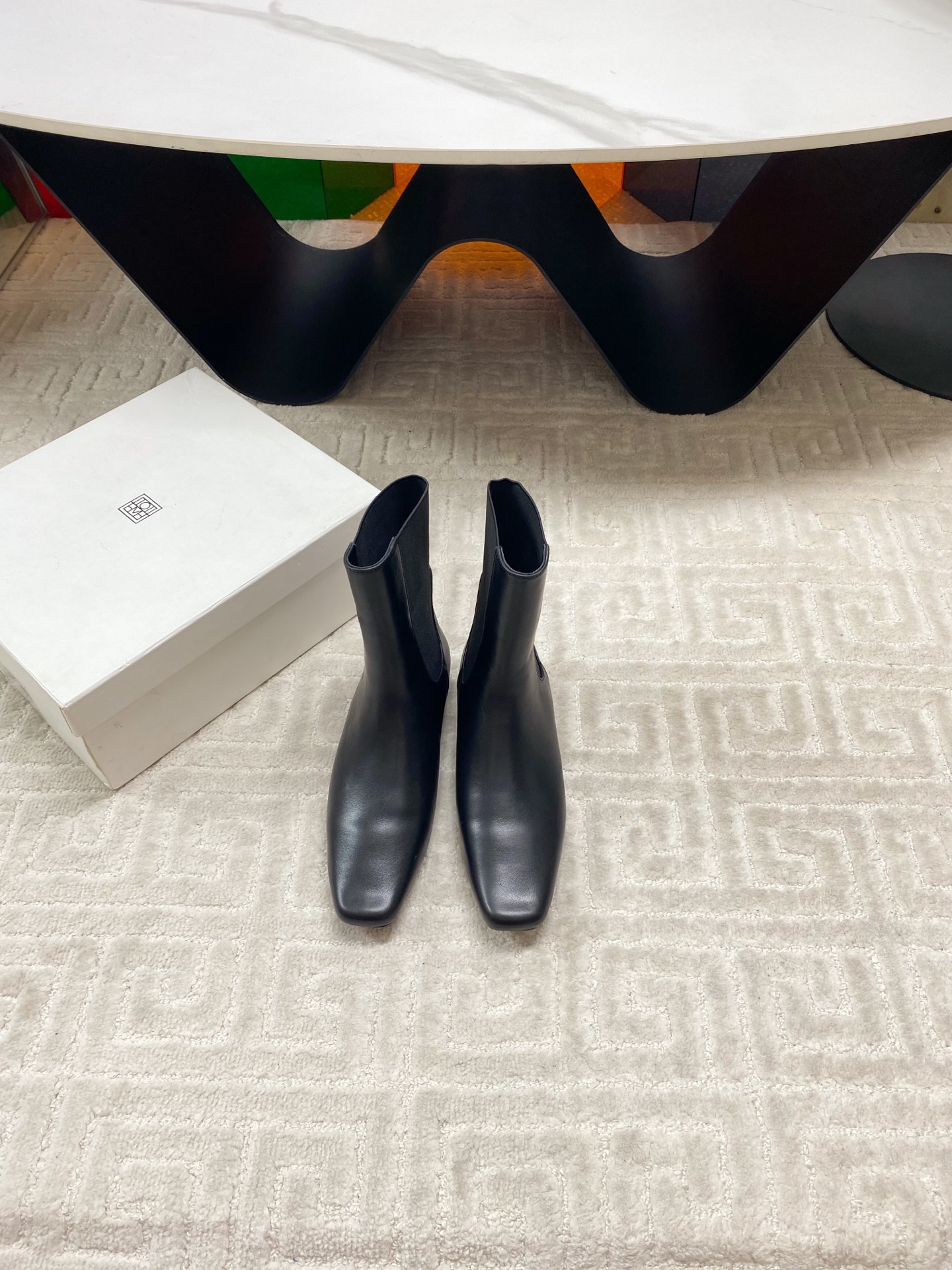 Handcrafted Colorful and Stylish Boots in Unique Materials: Toteme’s Original Designs - 图片 9