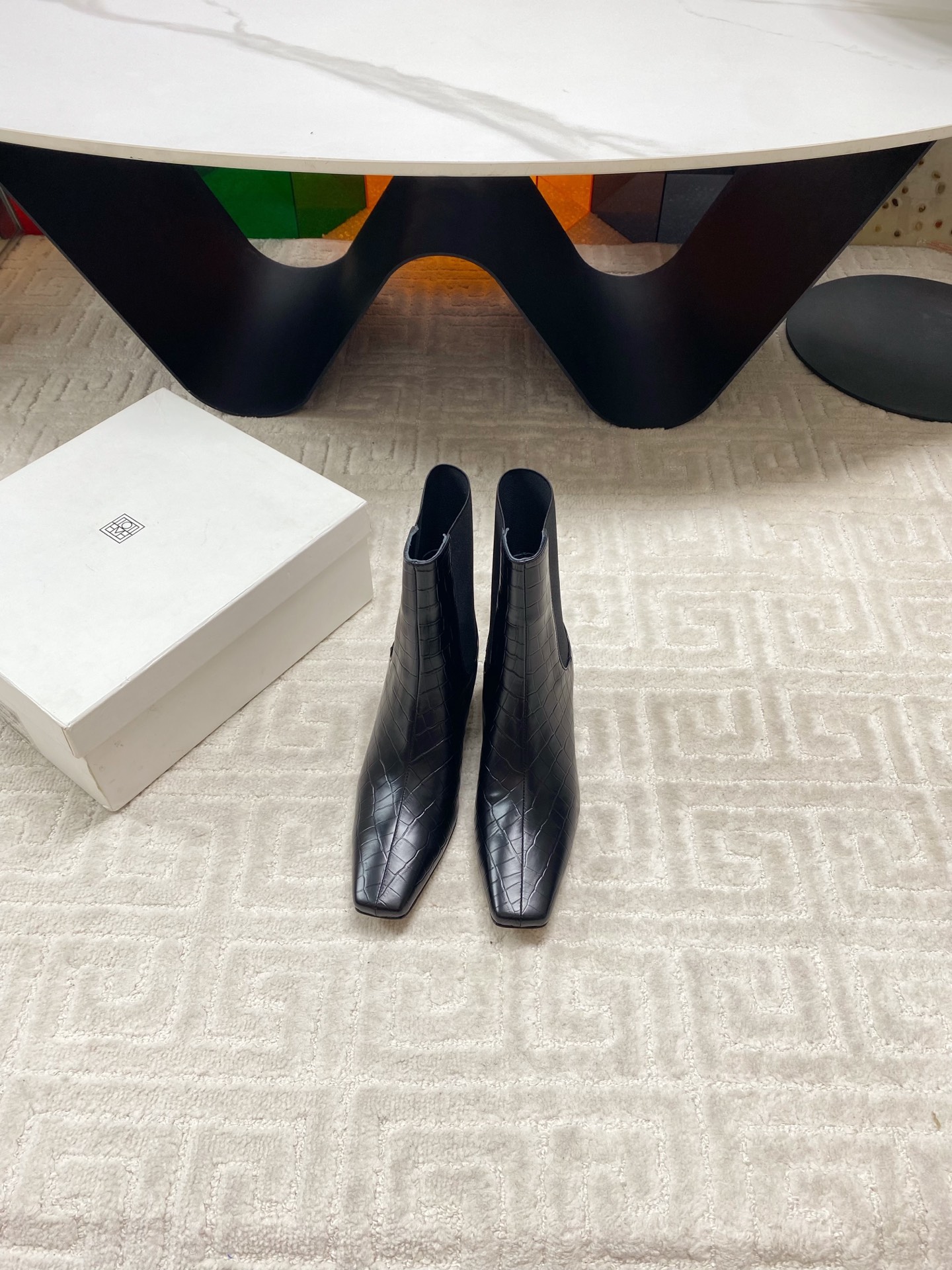 “Handcrafted Colorful and Stylish Boots with Custom Designs: Original Oxen-Skin and Kyoyo Fabric, Sheepskin Lining” - 图片 9