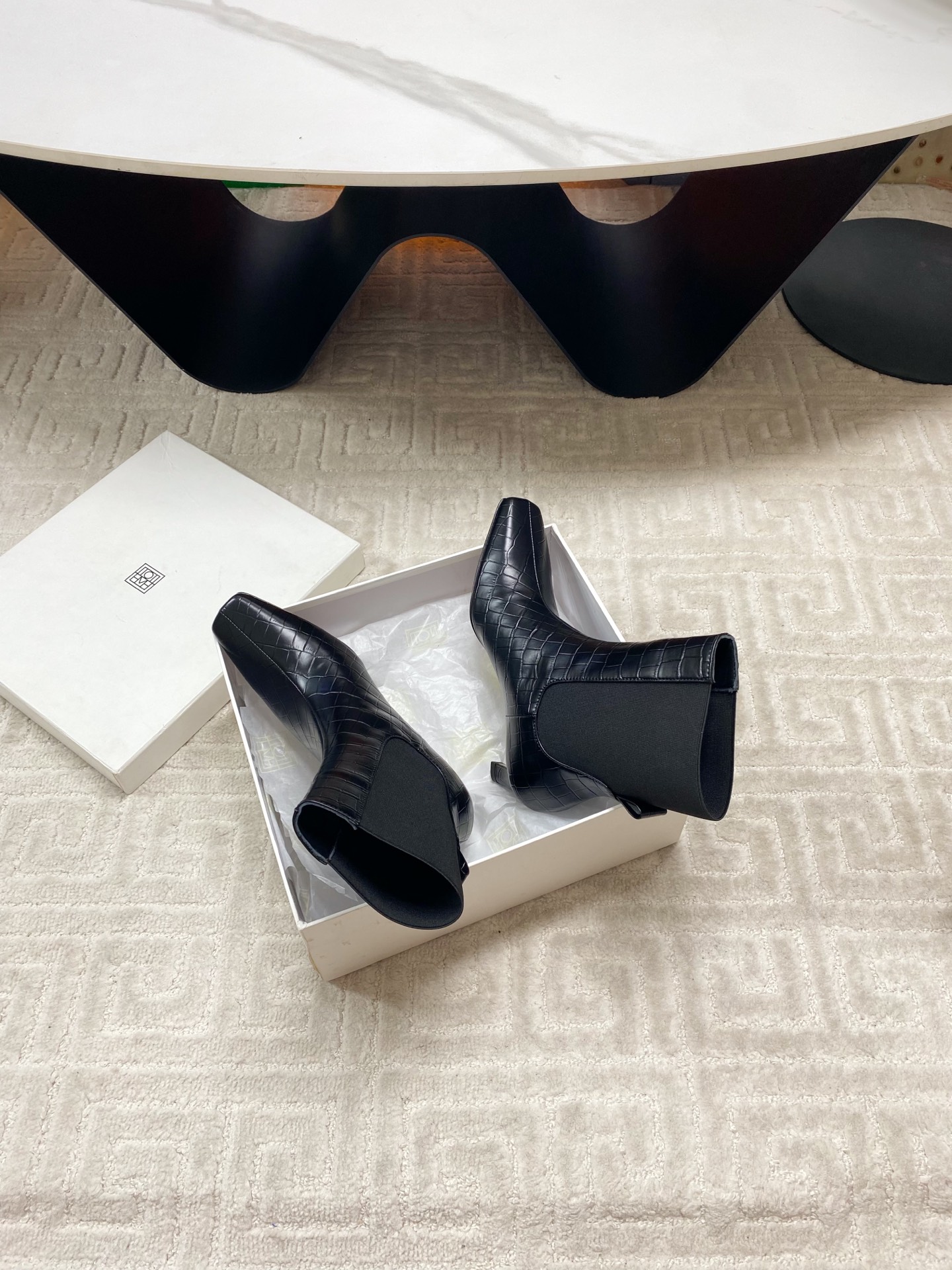 “Handcrafted Colorful and Stylish Boots with Custom Designs: Original Oxen-Skin and Kyoyo Fabric, Sheepskin Lining” - 图片 5