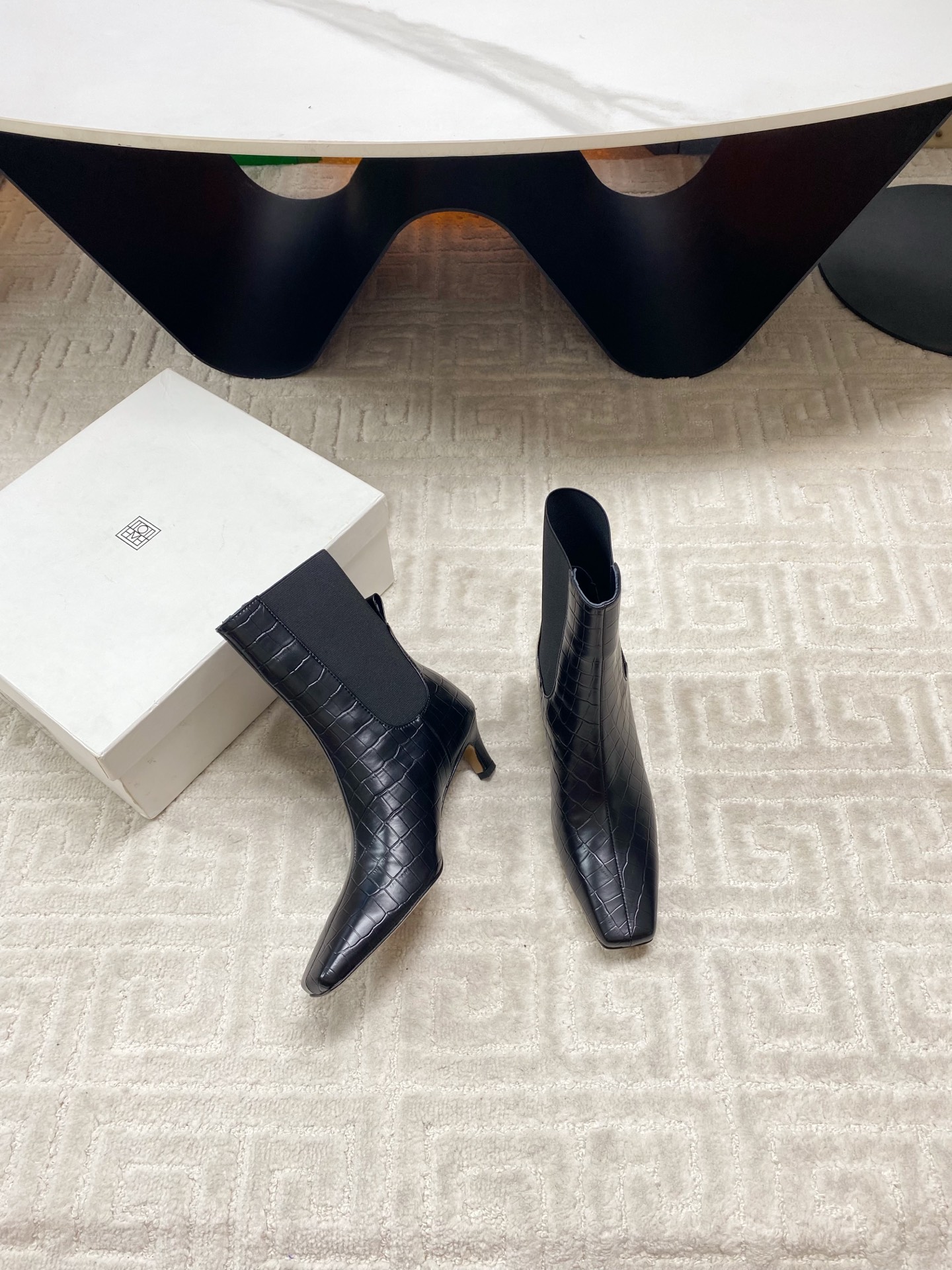 “Handcrafted Colorful and Stylish Boots with Custom Designs: Original Oxen-Skin and Kyoyo Fabric, Sheepskin Lining” - 图片 3