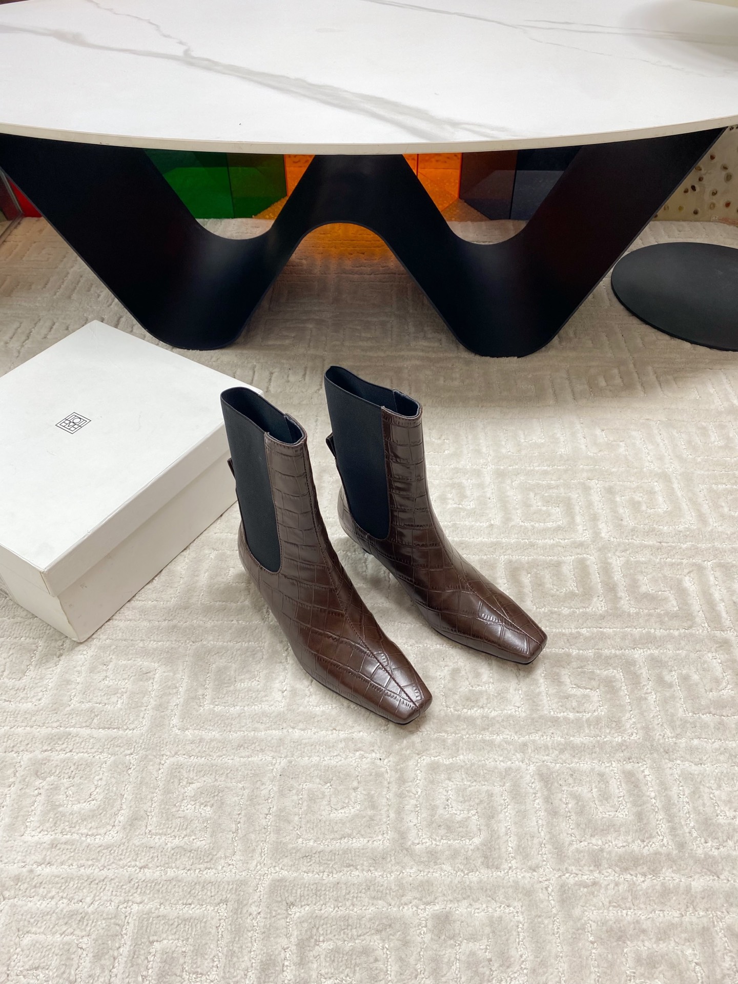 “Toteme Stylish Low-Key Boots: Custom Oxen-Skin & Kyoyo Fabric, Sheepskin Interior, Import Code 35-39” - 图片 1