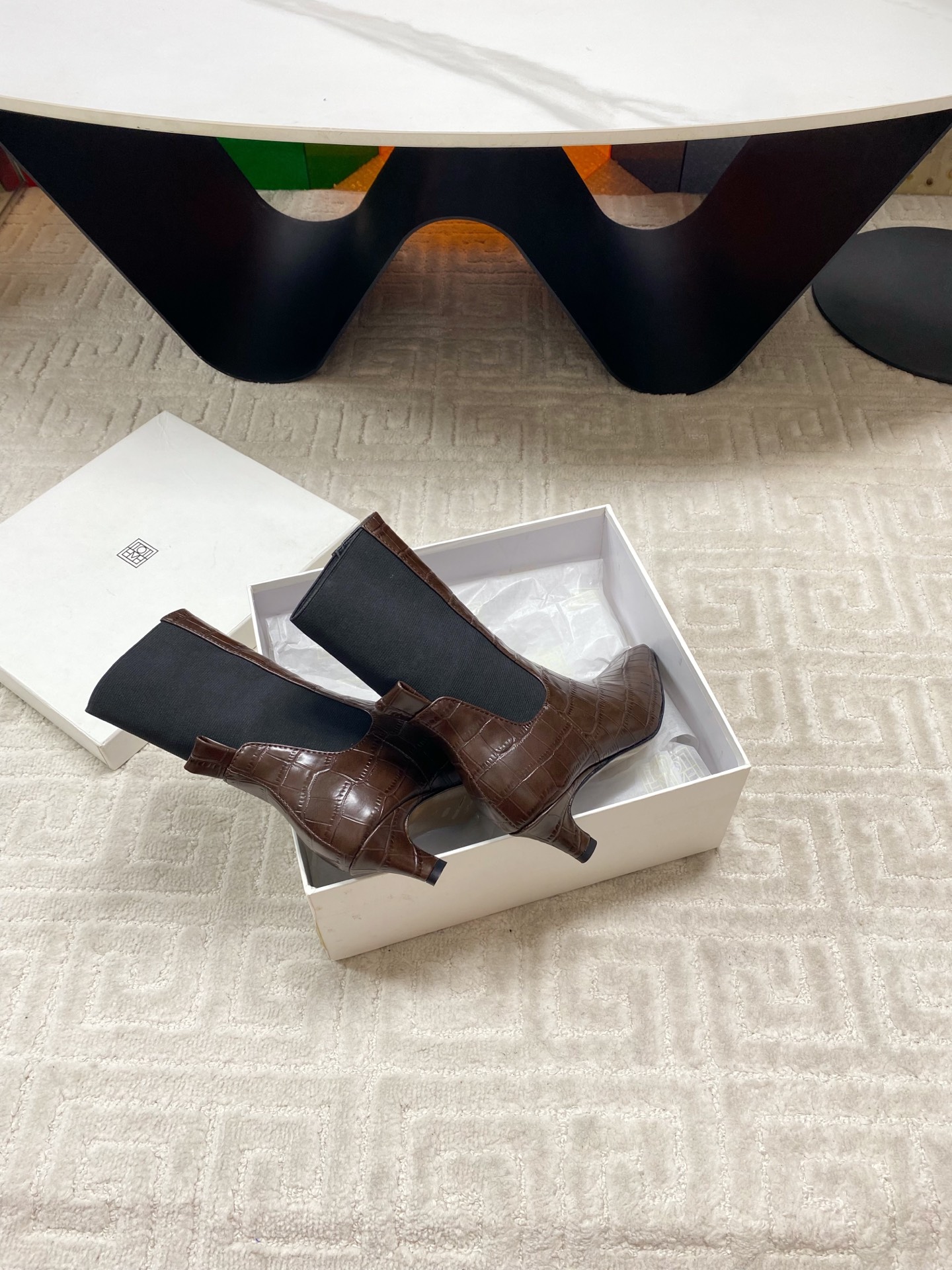 “Toteme Stylish Low-Key Boots: Custom Oxen-Skin & Kyoyo Fabric, Sheepskin Interior, Import Code 35-39” - 图片 8