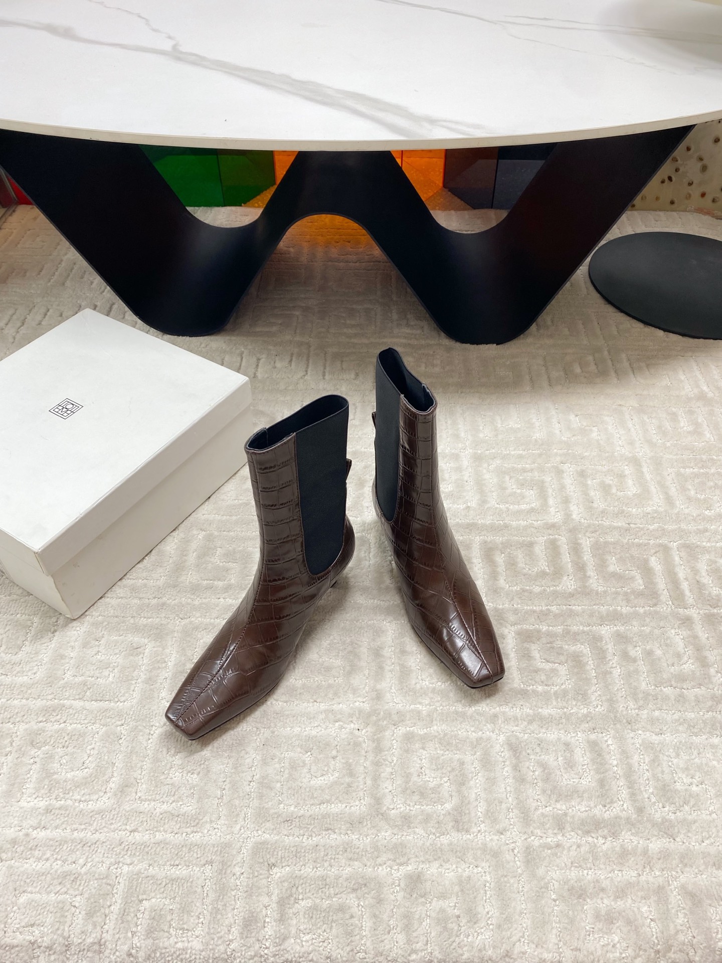 “Toteme Stylish Low-Key Boots: Custom Oxen-Skin & Kyoyo Fabric, Sheepskin Interior, Import Code 35-39” - 图片 2