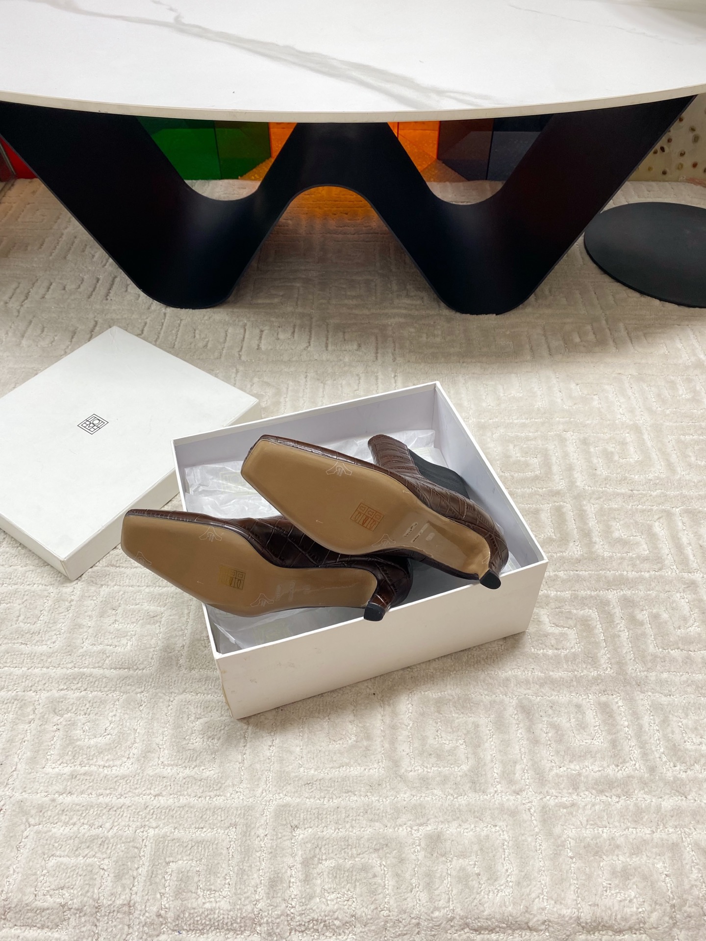 “Toteme Stylish Low-Key Boots: Custom Oxen-Skin & Kyoyo Fabric, Sheepskin Interior, Import Code 35-39” - 图片 9