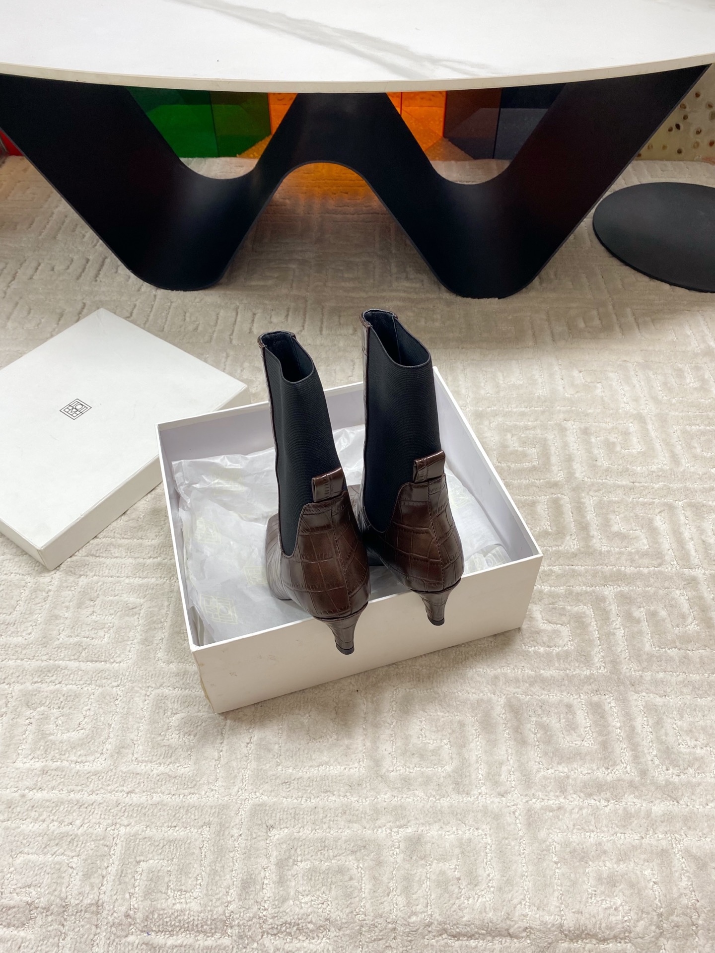 “Toteme Stylish Low-Key Boots: Custom Oxen-Skin & Kyoyo Fabric, Sheepskin Interior, Import Code 35-39” - 图片 7