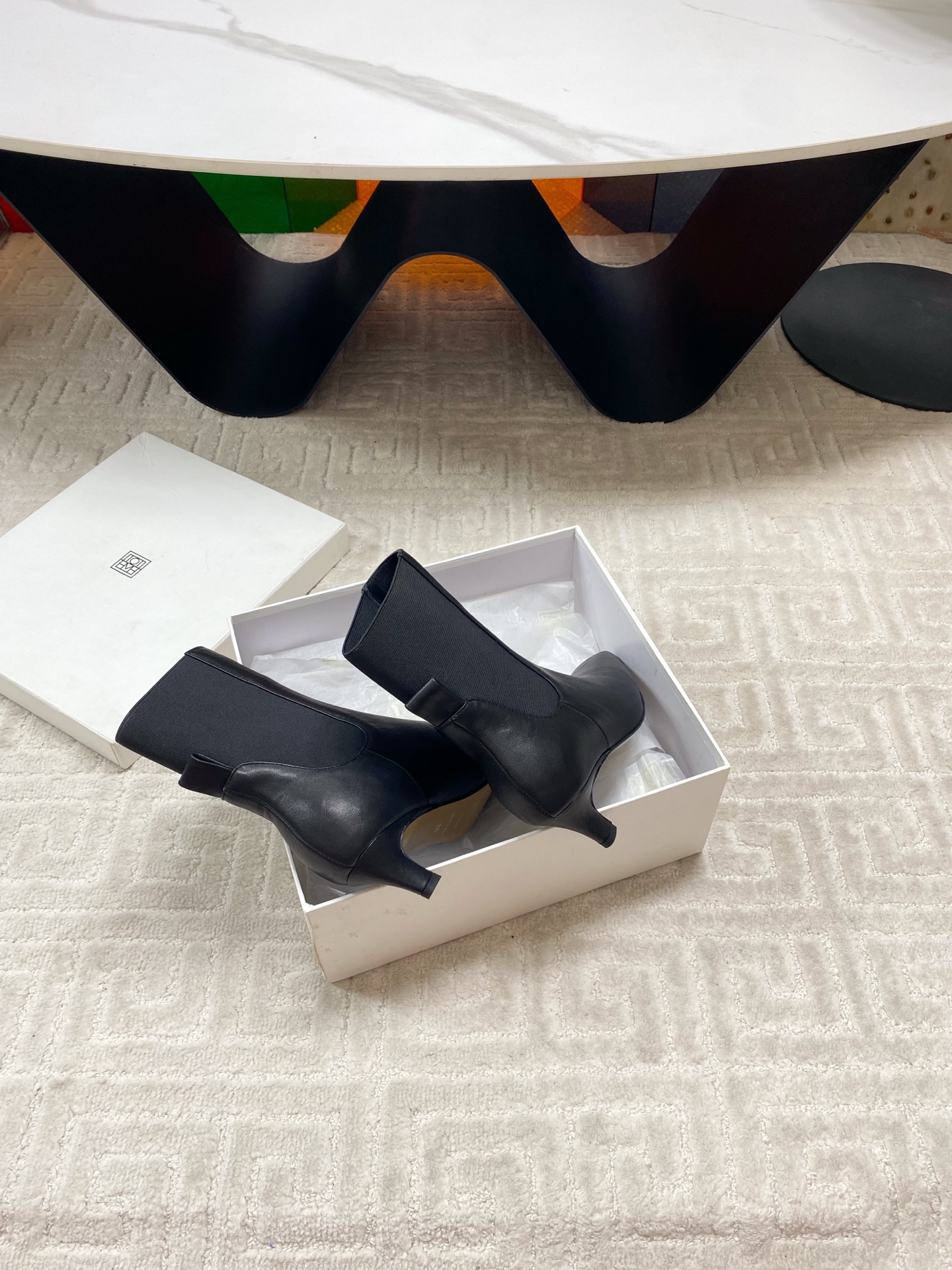 “Custom-Made Stylish Boots with Colorful Designs in Oxen-Skin and Kyoyo Fabric” - 图片 8