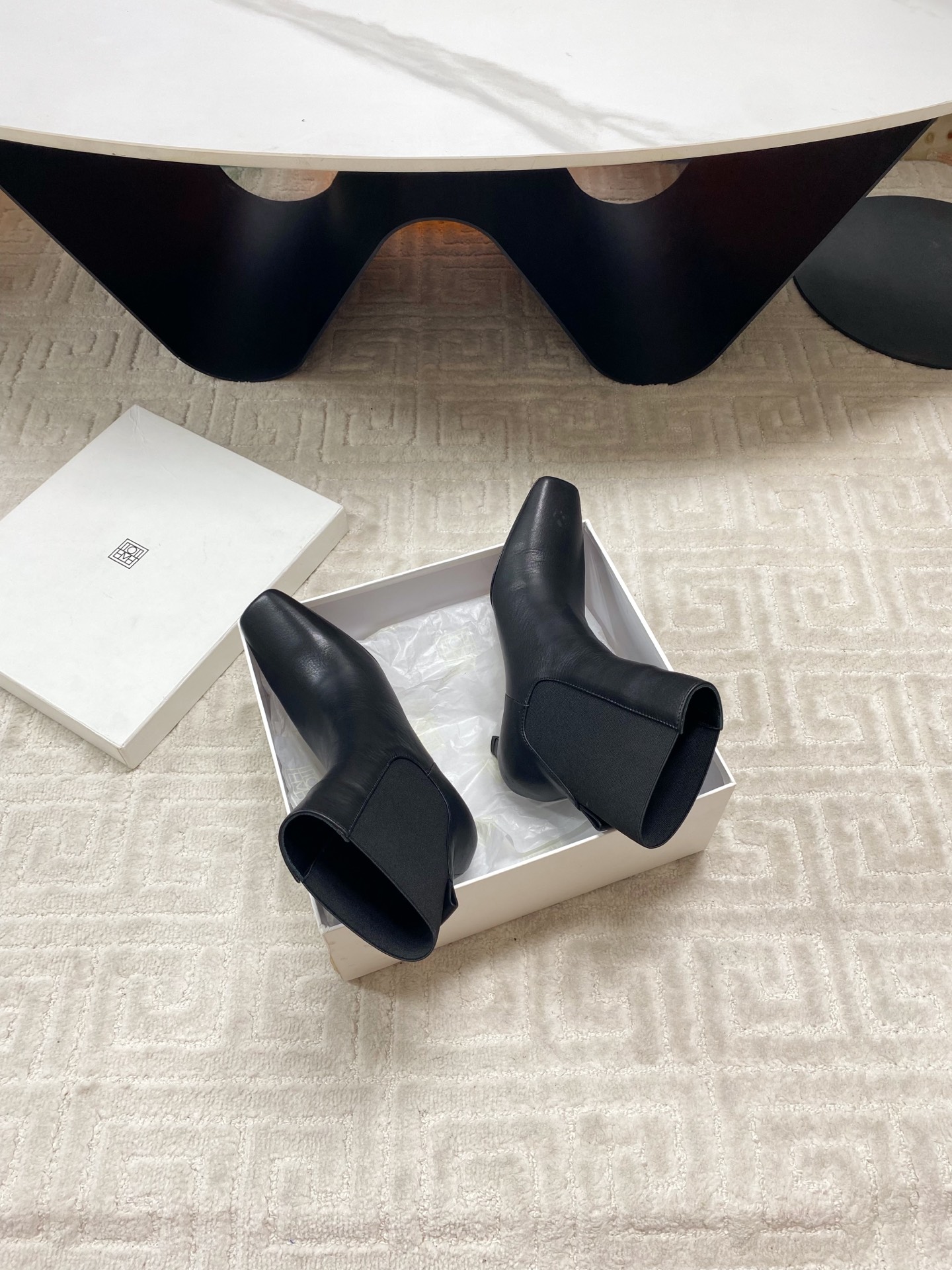 “Custom-Made Stylish Boots with Colorful Designs in Oxen-Skin and Kyoyo Fabric” - 图片 6