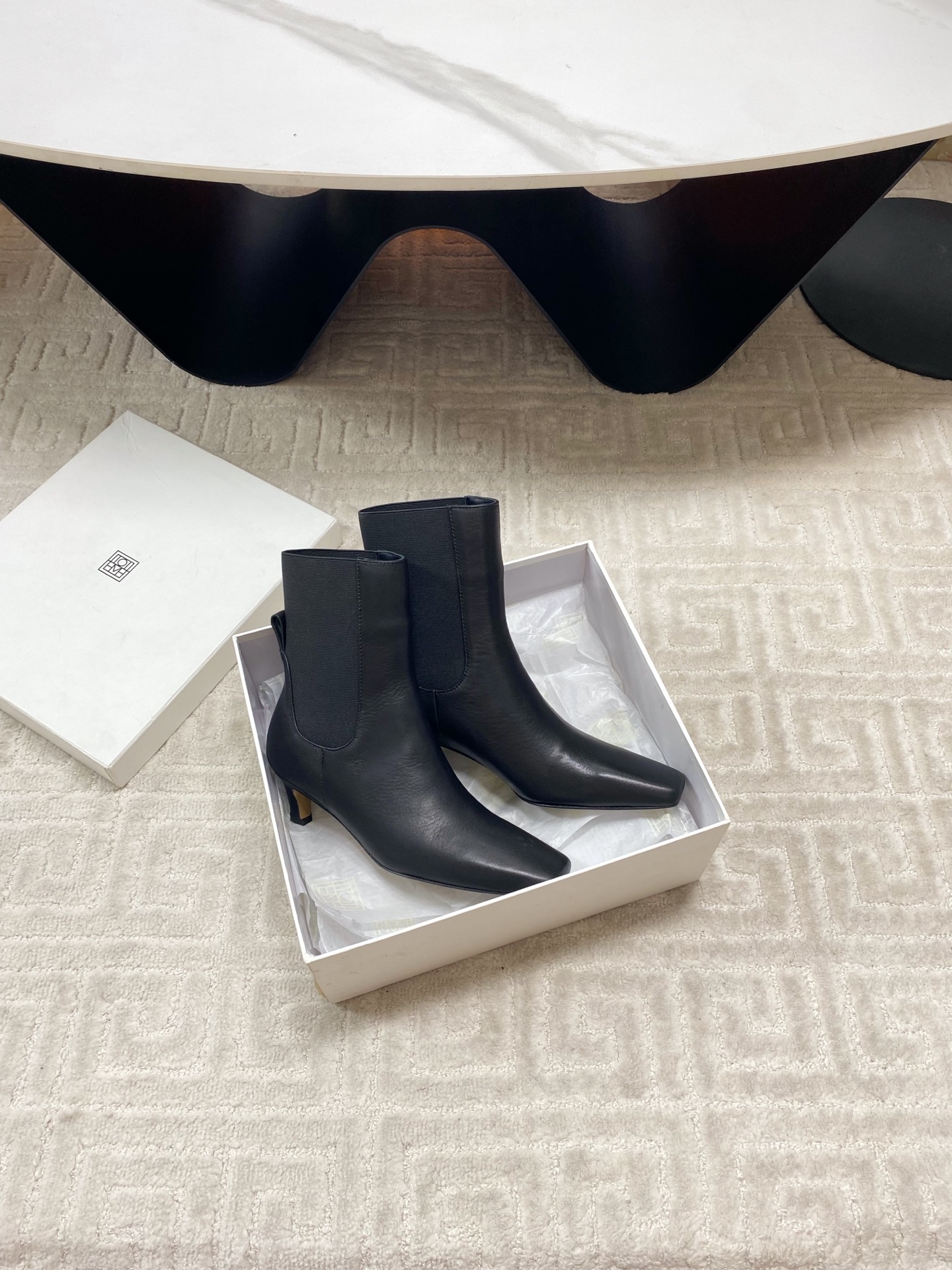 “Custom-Made Stylish Boots with Colorful Designs in Oxen-Skin and Kyoyo Fabric” - 图片 4