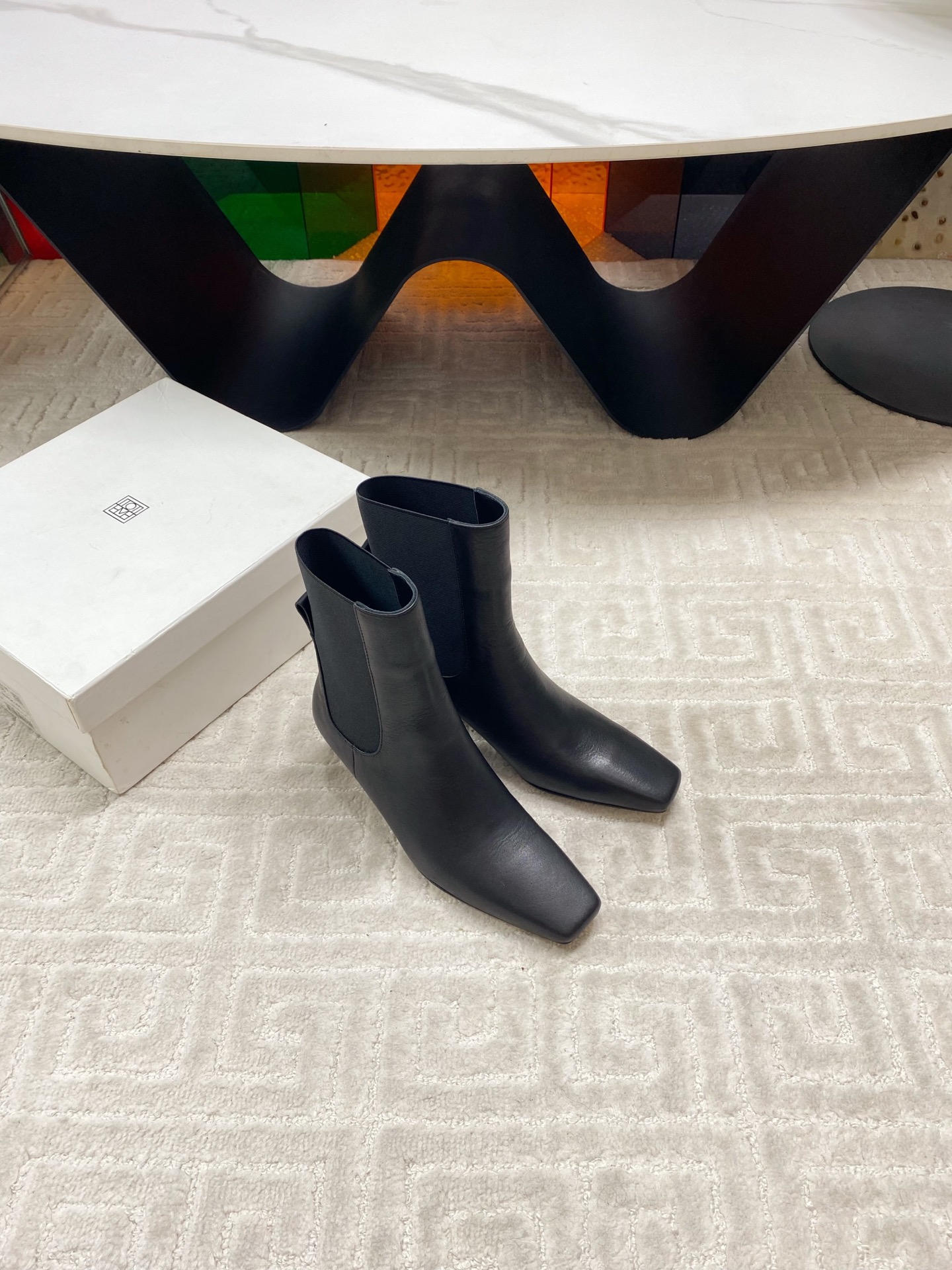 “Custom-Made Stylish Boots with Colorful Designs in Oxen-Skin and Kyoyo Fabric”