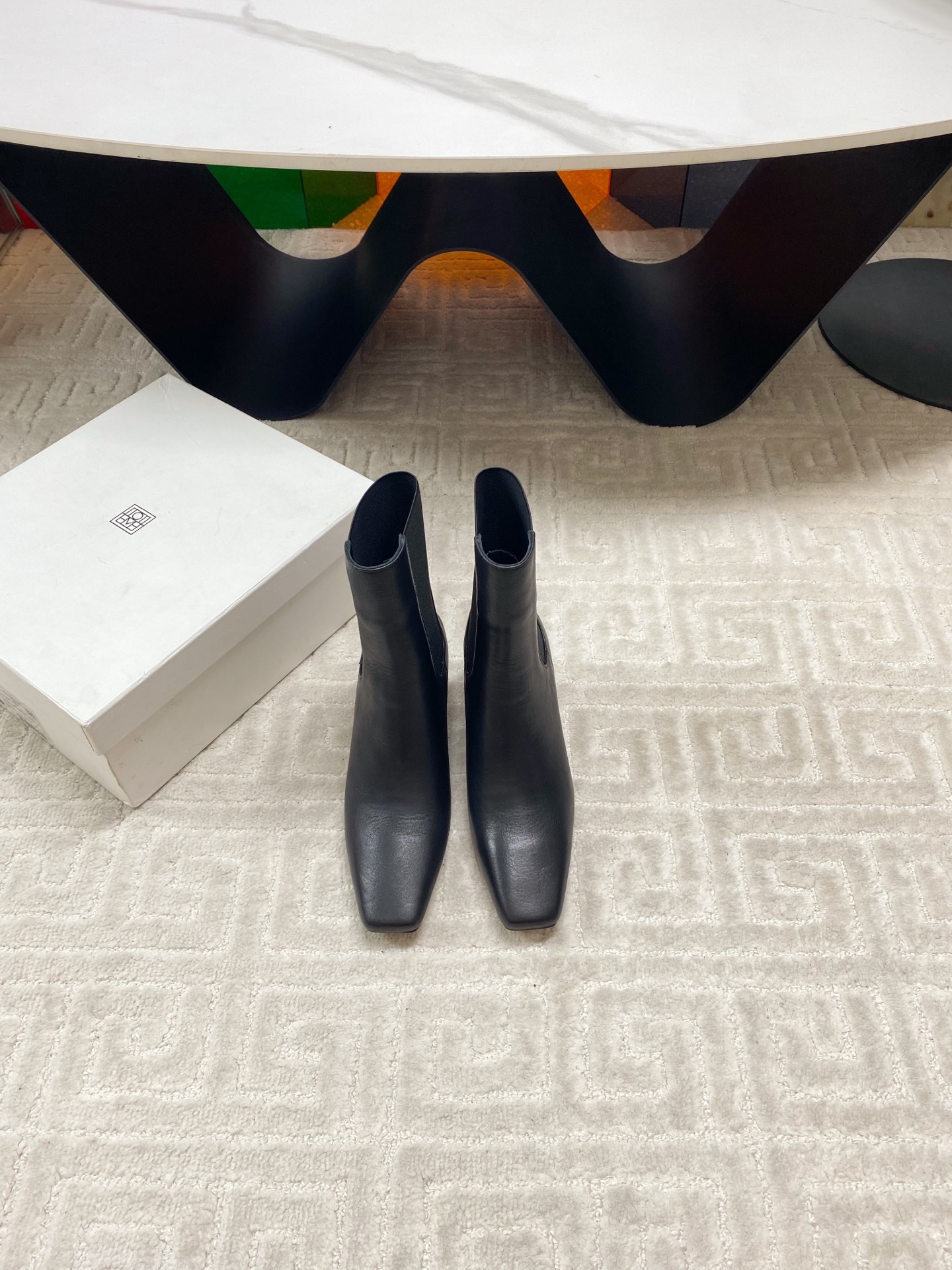 “Custom-Made Stylish Boots with Colorful Designs in Oxen-Skin and Kyoyo Fabric” - 图片 5