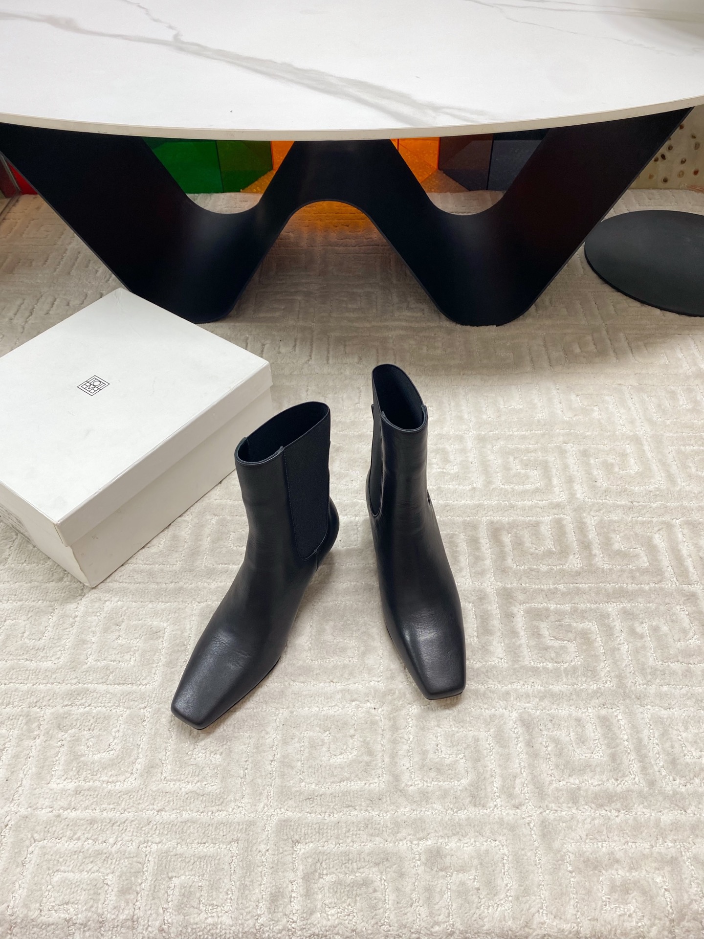 “Custom-Made Stylish Boots with Colorful Designs in Oxen-Skin and Kyoyo Fabric” - 图片 2