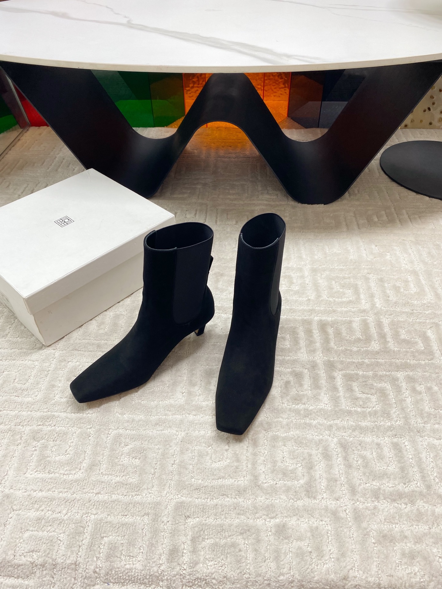“Toteme Stylish Low-Key Boots in Oxen-Skin and Kyoyo Fabric, Code 35-39” - 图片 2