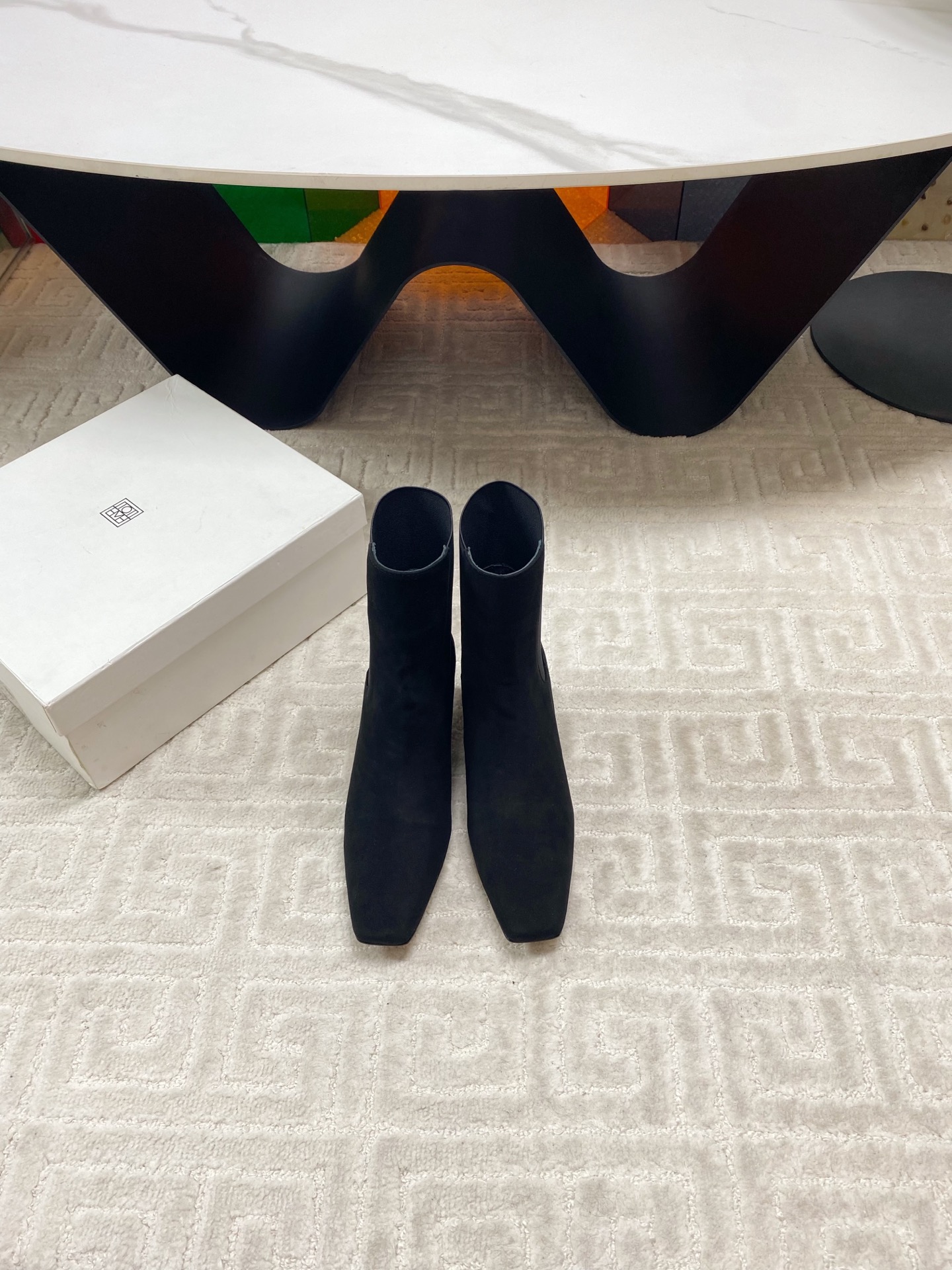 “Toteme Stylish Low-Key Boots in Oxen-Skin and Kyoyo Fabric, Code 35-39” - 图片 9