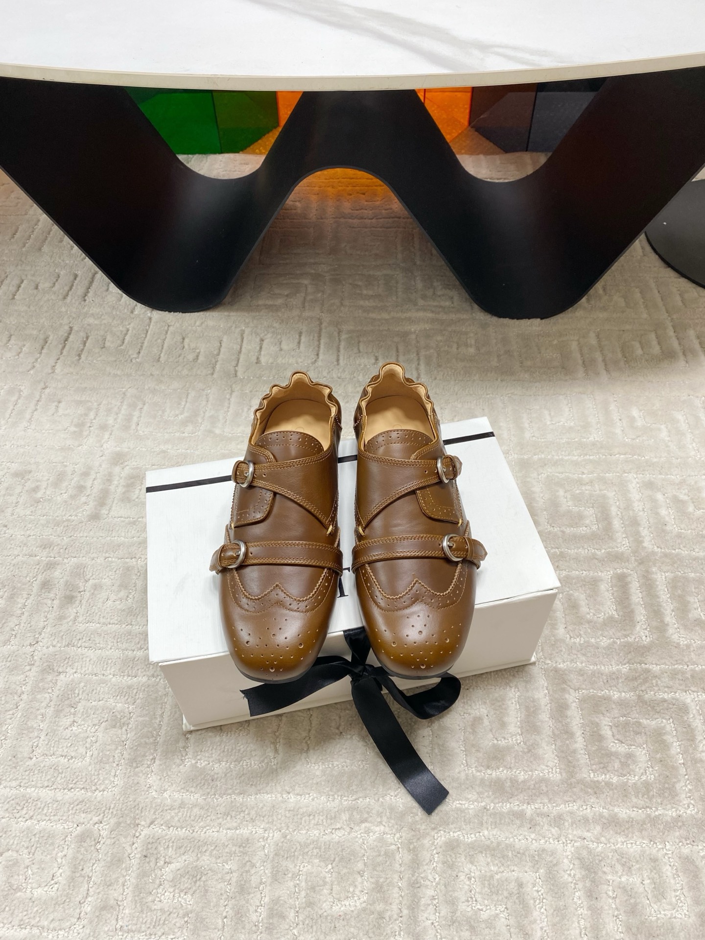 NO:593193,Cotemp 2025 autumn and winter new retro loafers. This season's shoes have more style. The shoe shape and color match so well. Loafers that fashionistas can't miss. Matched cowhide/high mercerized sheepskin fabric, water-dyed cowhide lining, private molded rubber wear-resistant and non-slip outsole. Sizes 35-39 (40 orders are not returnable), leather shoes, loafers, cowhide, sheep19860909Cotemp 2025秋冬新款复古乐福鞋这一季的鞋子更有腔调了 鞋型和颜色配合的太棒了,时髦精的挚爱不允许错过的乐福鞋 对版牛皮/高丝光羊京面料,水染牛皮内里,私模橡胶耐磨防滑大底 尺码35-39（40订做不退换）,皮鞋,loafers,cowhide,sheep,Women's Shoes