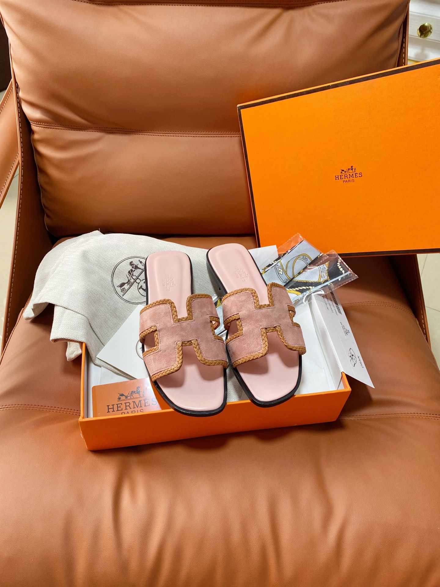NO:875395,hermes classic H slippers new model 2026 classic continuation, imported cashmere, sheepskin lining, Italian leather outsole 35-43 (customized at 40.41.42.43), slippers, hermes, slippers, sheepskin, Leather soles19860909hermes经典H拖新款2026 经典延续,进口小羊绒,羊皮里 意大利真皮大底 35-43（40.41.42.43定制）,拖鞋,hermes,slippers,sheepskin,Leather soles,Women's Shoes
