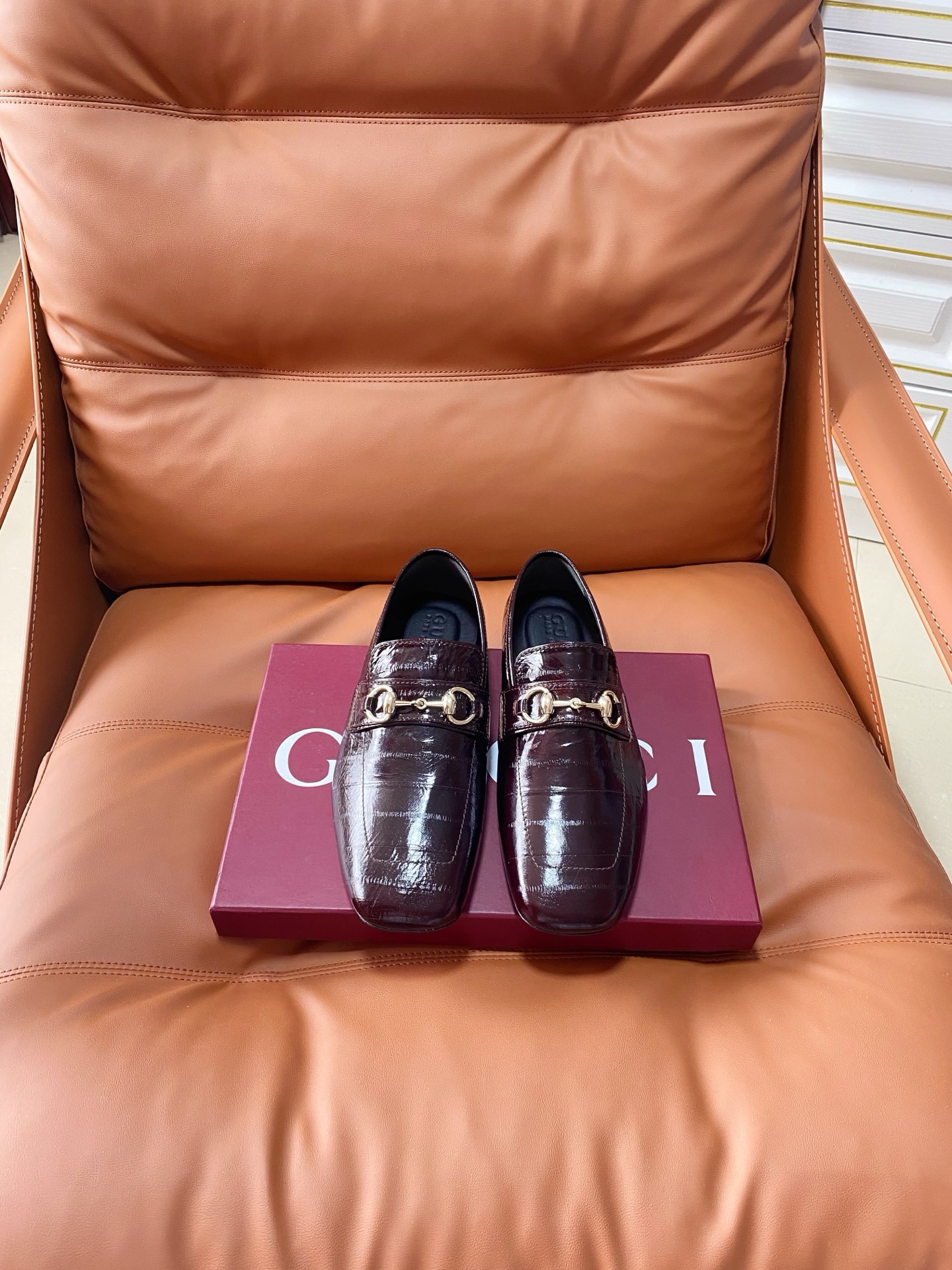 NO:875382,GUCCI·Gucci new model G family slip-on loafers casual shoes. The top version of the original version was purchased, developed and manufactured. The brand's classic elements inject a timeless style into this exquisite Gucci horsebit loafer. The smooth leather and light gold tone accessories complement each other, and the wedge heel details inject new personality into the classic style!  Fabric calf eel skin, sheepskin lining, leather midsole, leather outsole, size 35-39, 4041 customization, loafers, gucci, gucci, gucci, loafers, sheepskin, Leather soles19860909GUCCI·古驰 新款 G家一脚蹬乐福鞋休闲单鞋 顶级版本原版购入开发做货 品牌经典元素为这款精致的古驰马衔扣乐福鞋注入隽永格调,光面皮革与浅金色调配件相得益彰,坡跟细节为经典款式注入个性新意！ 面料小牛鳗鱼皮 内里羊皮 真皮中底,真皮大底 码数35-39 4041定制,乐福鞋,gucci,gucci,gucci,loafers,sheepskin,Leather soles,Women's Shoes