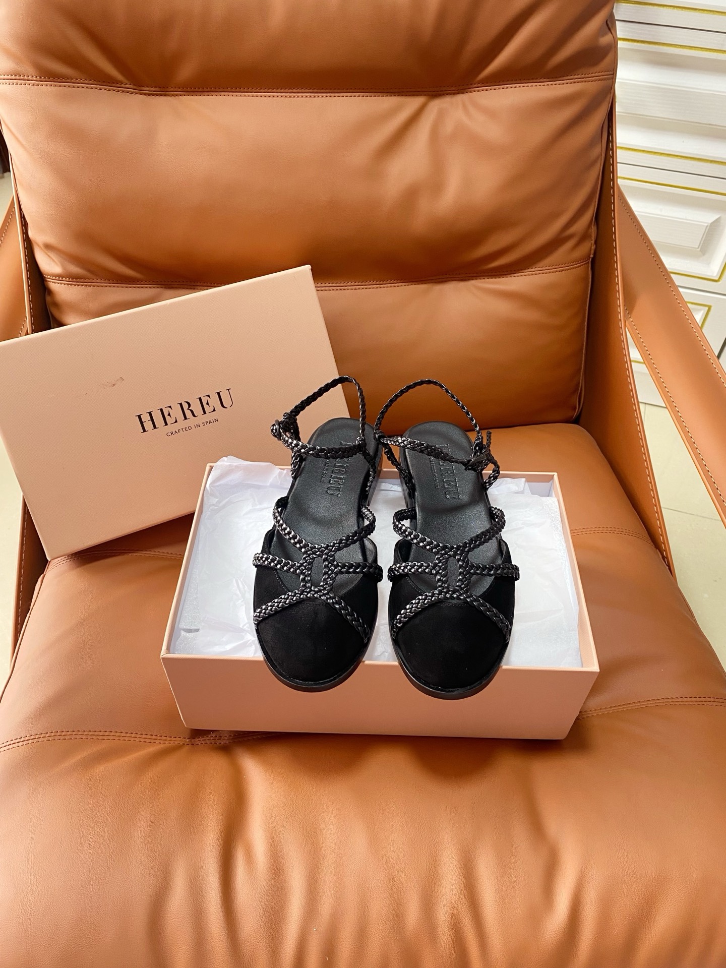 NO:875381,HEREU｜Spanish niche brand high-quality pleated bow round-toe Mary Jane flat shoes and dancing shoes. Material imported sheepskin/sheep suede. Lining imported sheepskin. Genuine leather outsole. Size 35-39 (40 non-returnable), sandals, sandals, mary jane, sheepskin, Leather soles.19860909HEREU｜西班牙小众品牌高版本品质褶皱蝴蝶结圆头玛丽珍平底单鞋跳舞鞋 面料进口羊皮/羊反绒 内里进口羊皮 大底真皮大底 码数35-39（40不退换）,凉鞋,sandals,mary jane,sheepskin,Leather soles,Women's Shoes