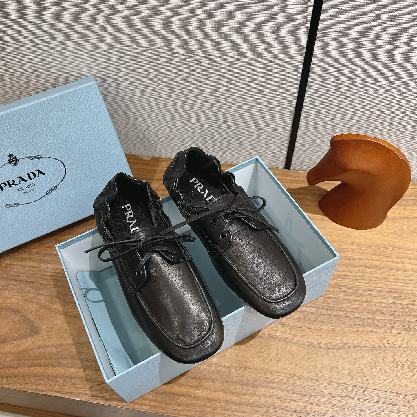 NO:875273,prada elastic loafers, simple and comfortable, original imported washed cowhide, sheepskin lining. Rubber molded outsole with molded feet. 35-40 (customized for 40), loafers, prada, loafers, cowhide, sheepskin19860909prada松紧乐福鞋,简洁舒适 原版进口水洗牛皮,羊皮内里. 橡胶成型大底搭配成型垫脚. 35-40（40订做）,乐福鞋,prada,loafers,cowhide,sheepskin,Women's Shoes