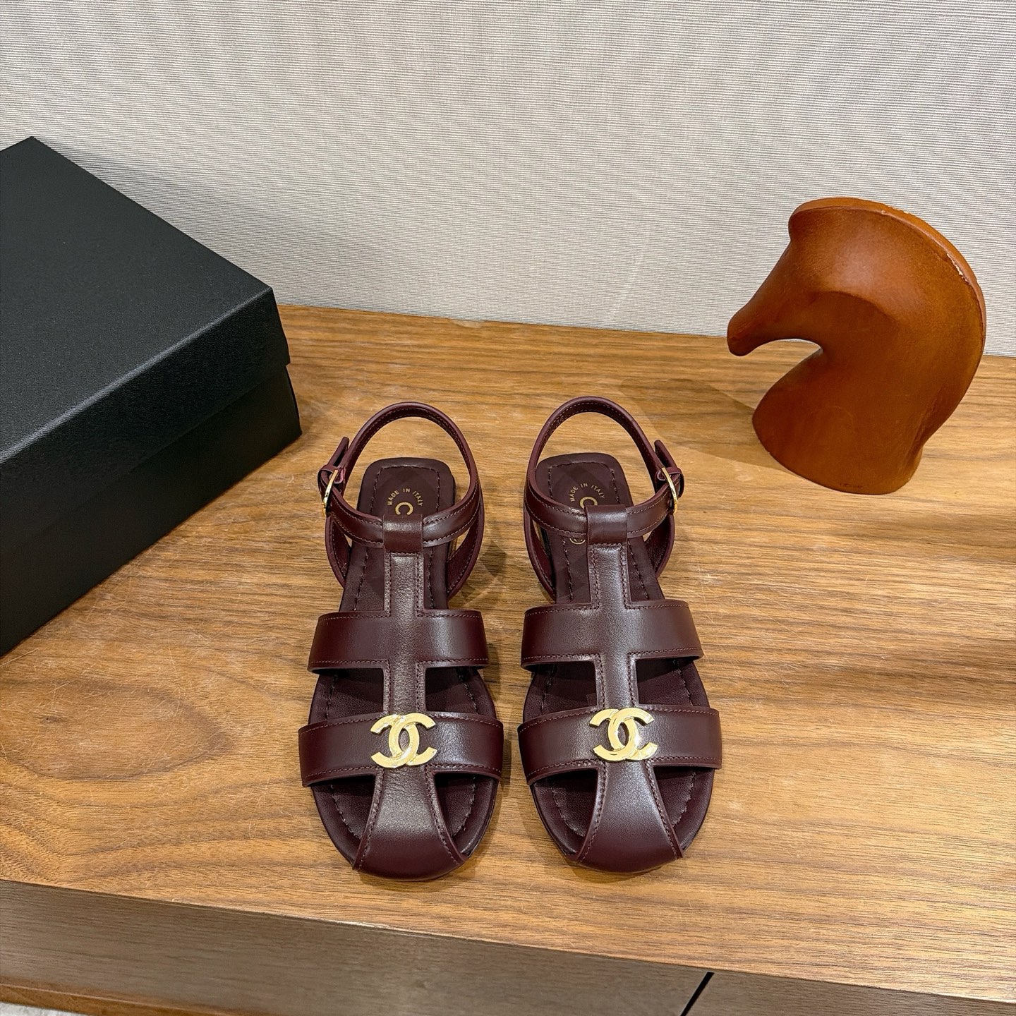 NO:875158,Chanel Chanel new sandals, original development, unique charm. Simple, modern and versatile. Imported calfskin fabric, high-end and elegant. Genuine leather outsole 35-40 (customized for 40., sandals, chanel, chanel, sandals, cowhide, Leather soles19860909chanel香奈儿凉鞋新款 原版开发,独具魅力.简洁洋气百搭.进口小牛皮面料高端大气.真皮大底 35-40（40订做.,凉鞋,chanel,chanel,sandals,cowhide,Leather soles,Women's Shoes